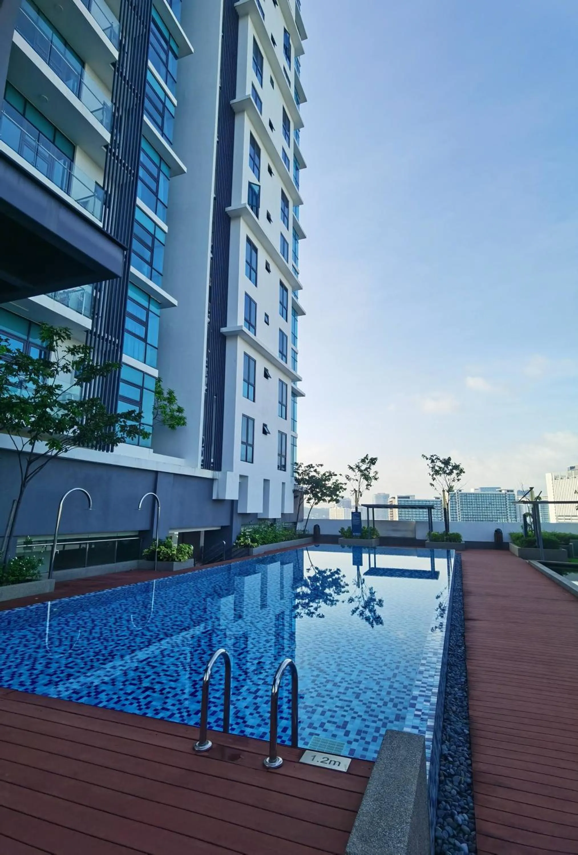 Property building in Comfy Luxury 5 Star bed & sofa 3R2B 2carpark WiFi