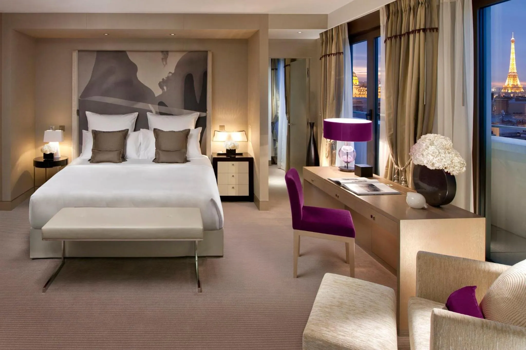 Bedroom, Bed in Mandarin Oriental, Paris