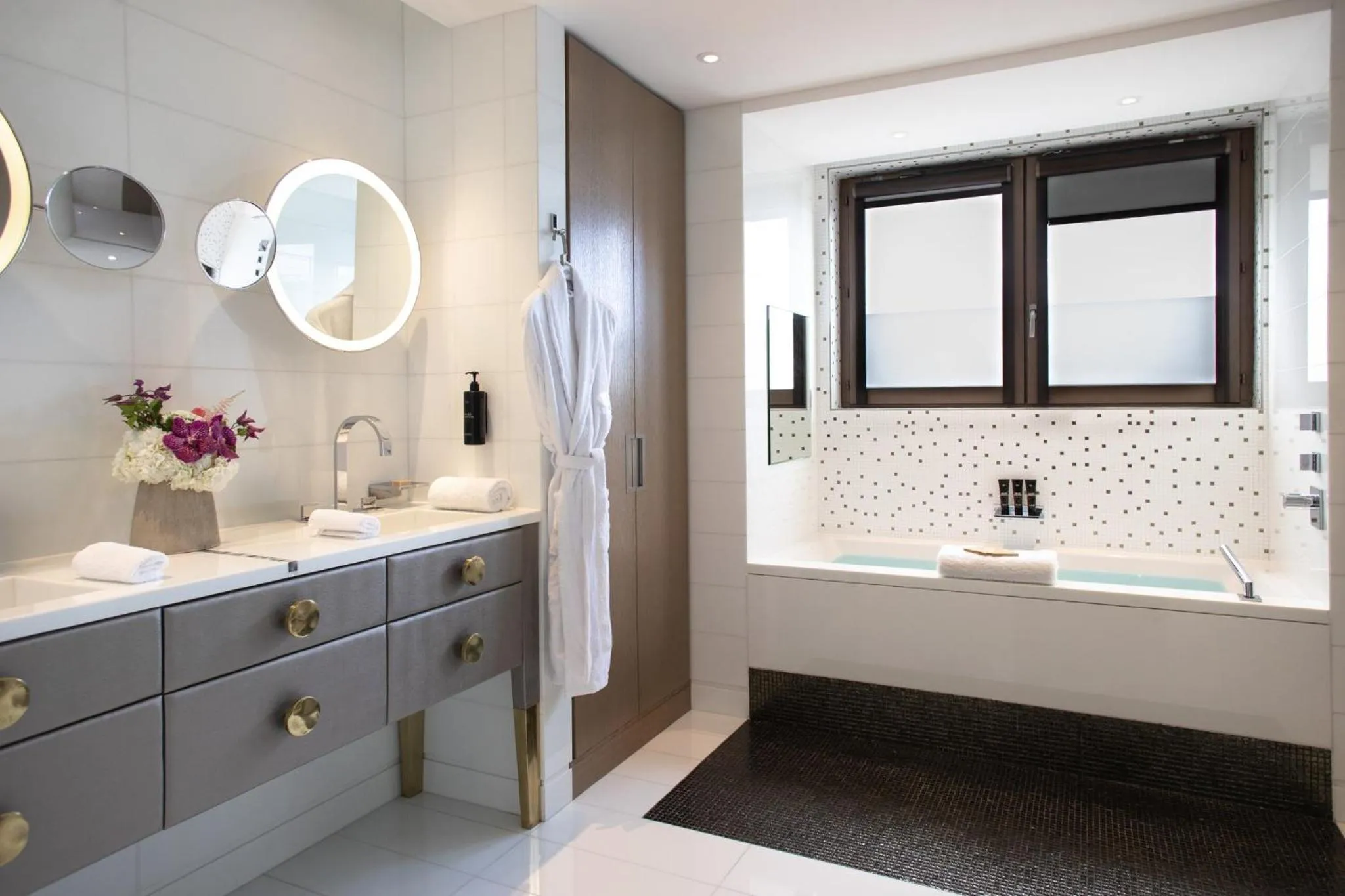 Bathroom in Mandarin Oriental, Paris