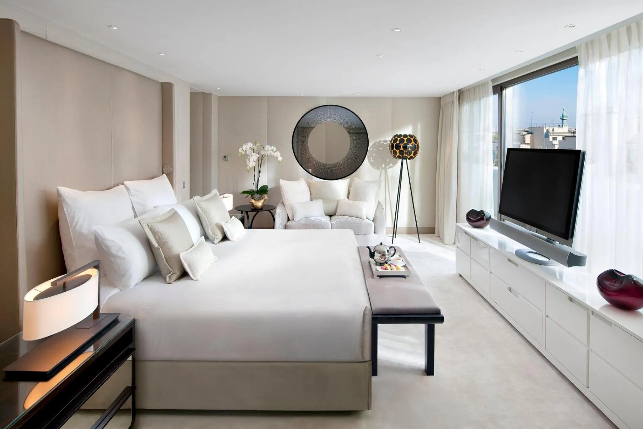 Bedroom, Bed in Mandarin Oriental, Paris