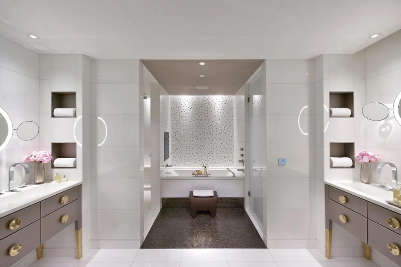 Bathroom in Mandarin Oriental, Paris