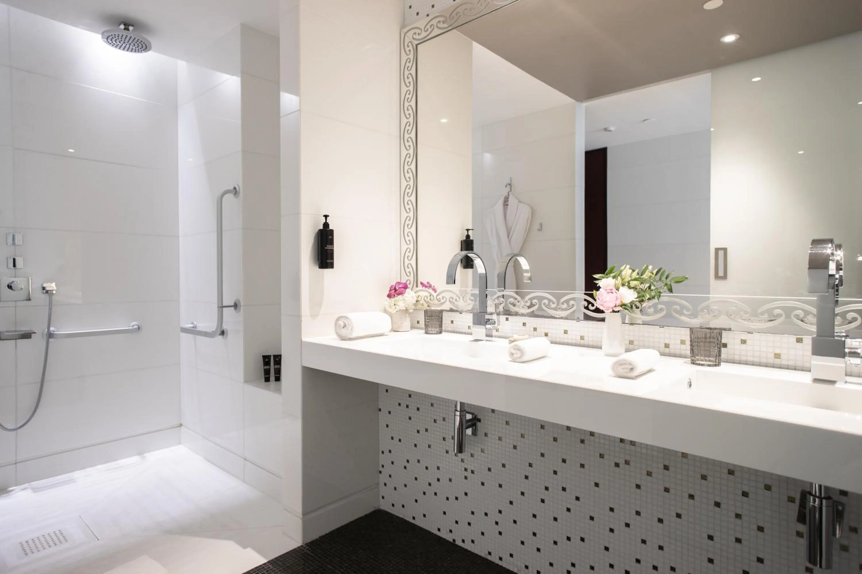 Bathroom in Mandarin Oriental, Paris