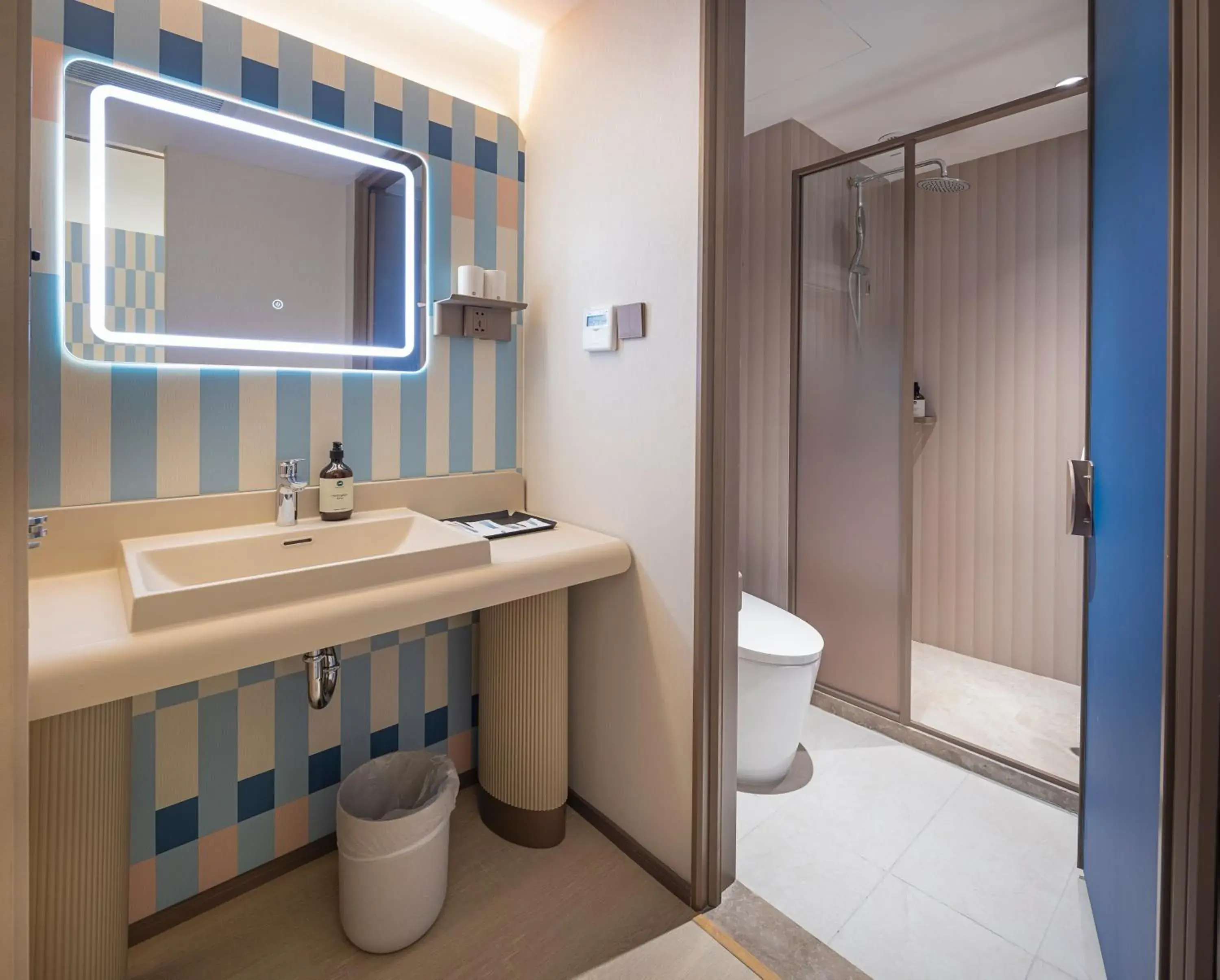 Bathroom in HANTING HOTEL HO CHI MINH City - 胡志明汉庭国际中心酒店 Bathroom in HANTING HOTEL HO CHI MINH City - 胡志明汉庭国际中心酒店