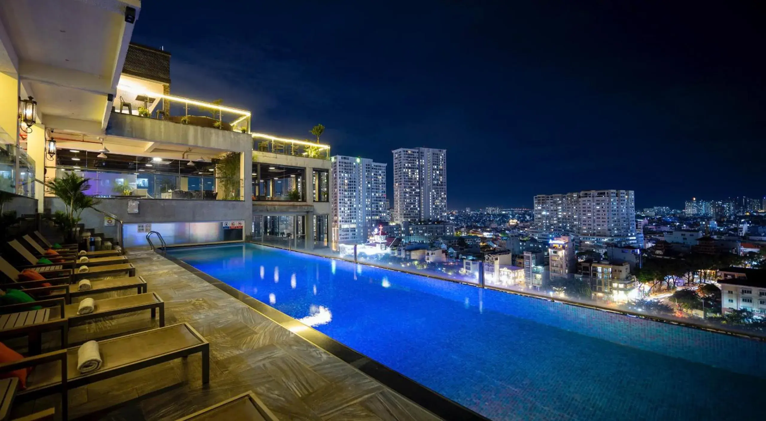 Swimming pool in HANTING HOTEL HO CHI MINH City - 胡志明汉庭国际中心酒店 Swimming pool in HANTING HOTEL HO CHI MINH City - 胡志明汉庭国际中心酒店