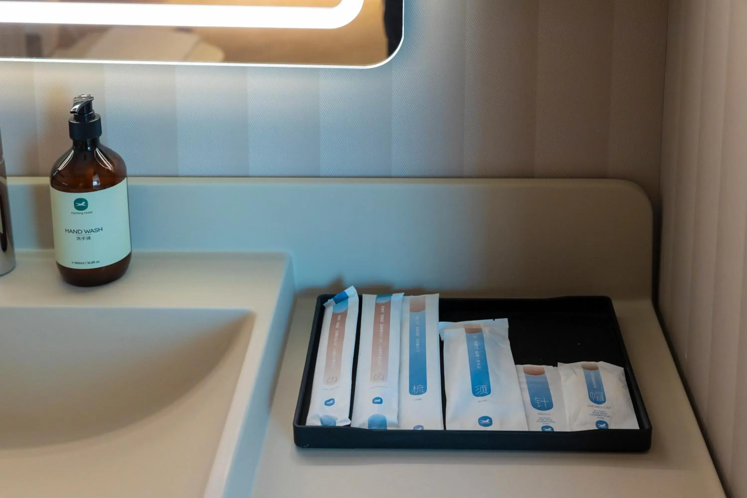 Bathroom in HANTING HOTEL HO CHI MINH City - 胡志明汉庭国际中心酒店 Bathroom in HANTING HOTEL HO CHI MINH City - 胡志明汉庭国际中心酒店