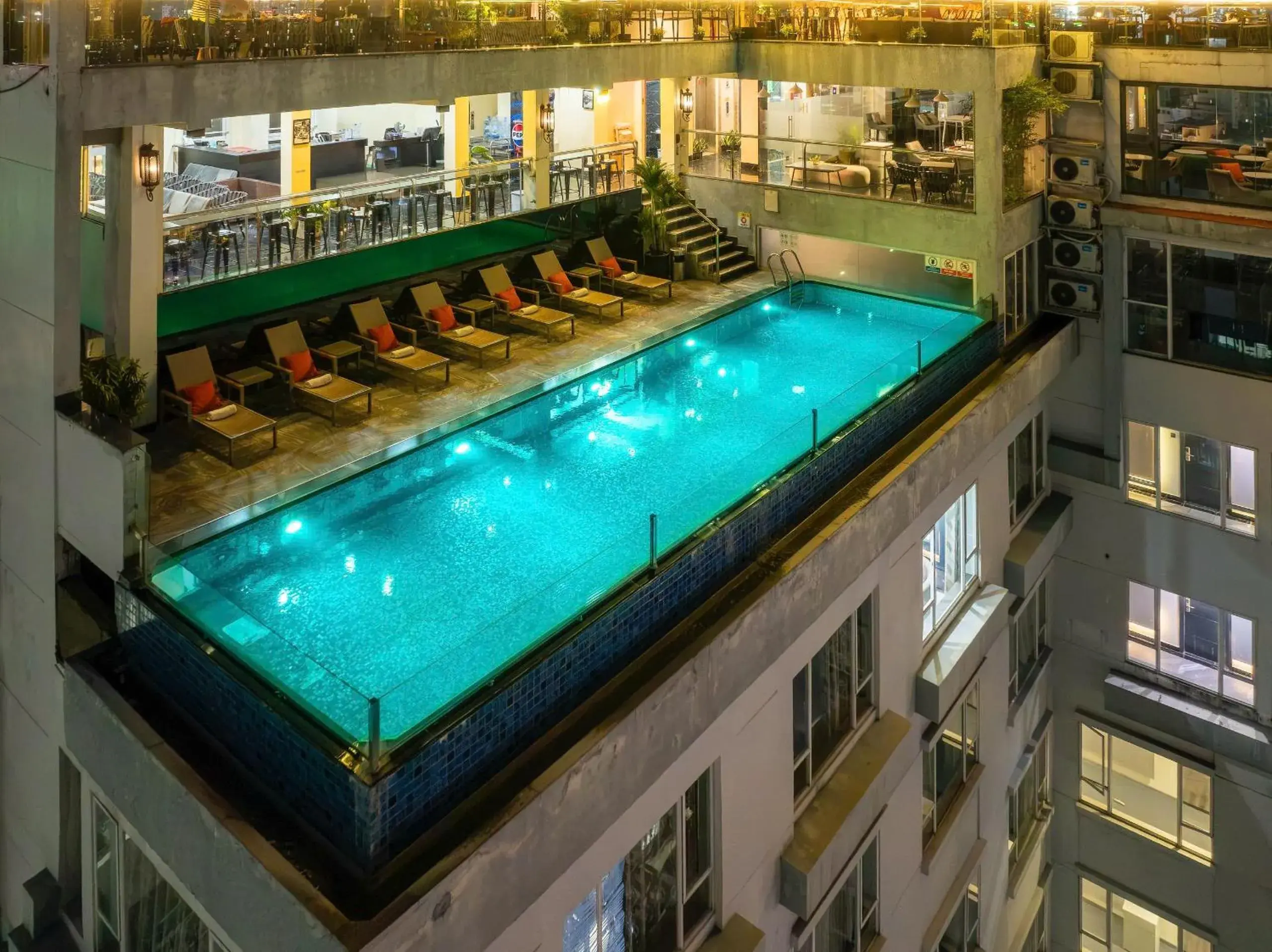 Swimming pool in HANTING HOTEL HO CHI MINH City - 胡志明汉庭国际中心酒店 Swimming pool in HANTING HOTEL HO CHI MINH City - 胡志明汉庭国际中心酒店