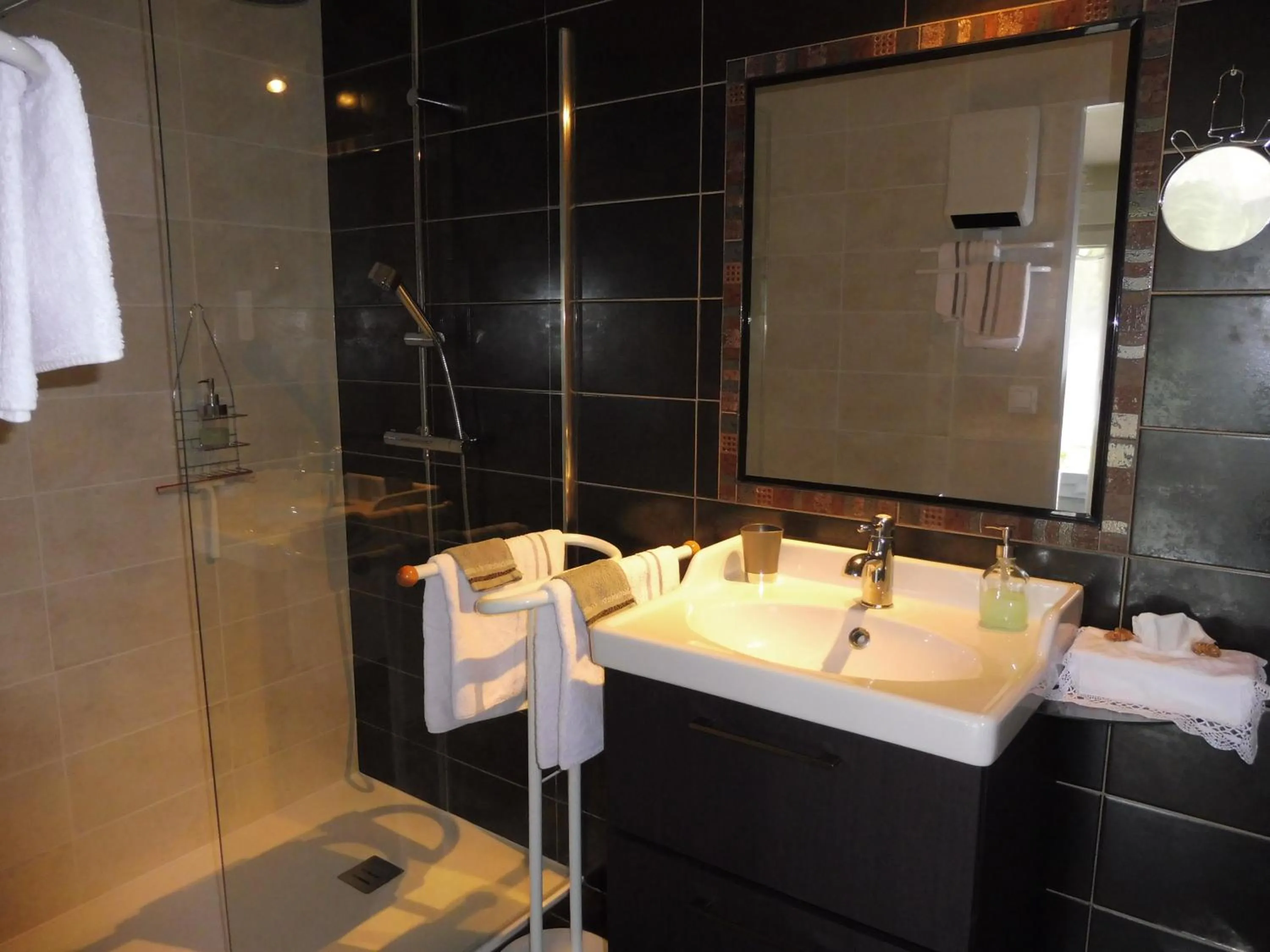 Bathroom in L'Eden de Floridylle