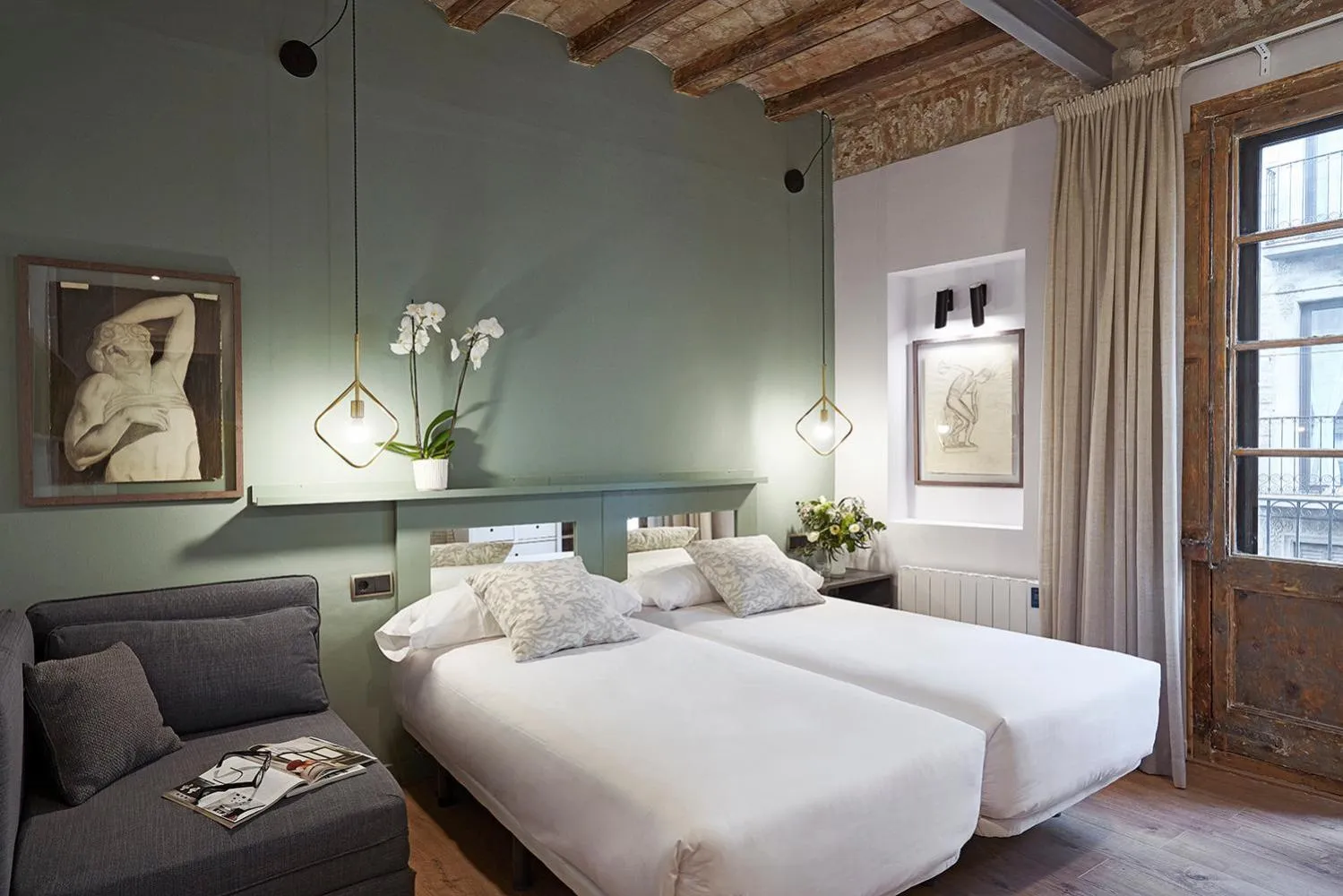 Bed in AinB Gothic-Jaume I Apartments