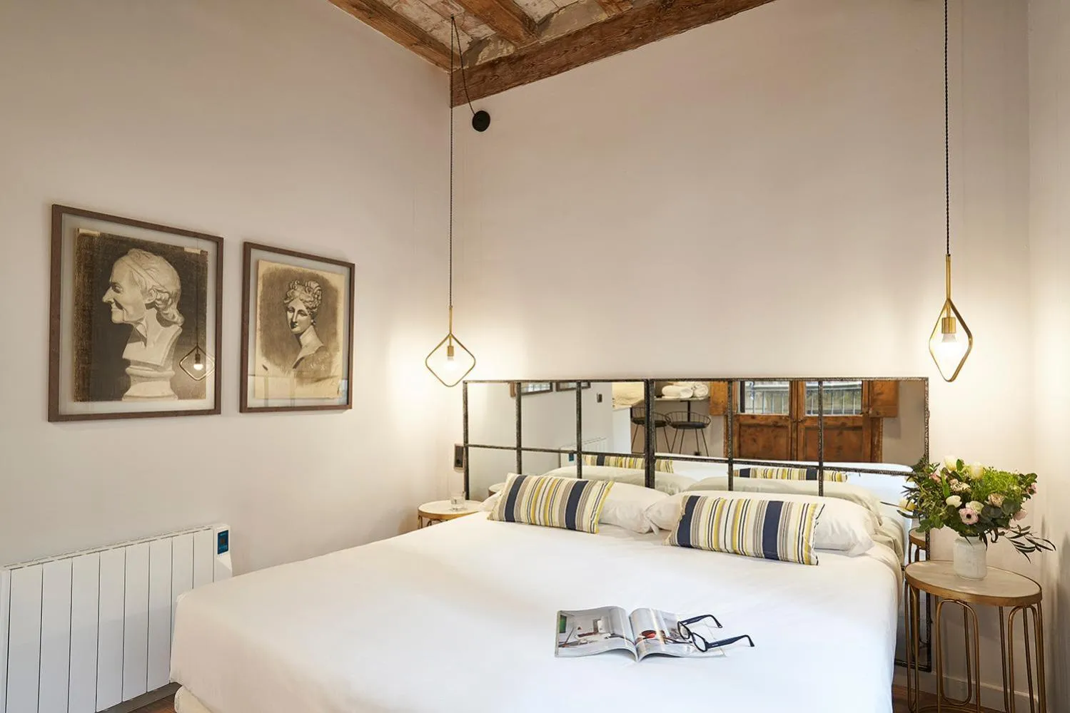 Bed in AinB Gothic-Jaume I Apartments