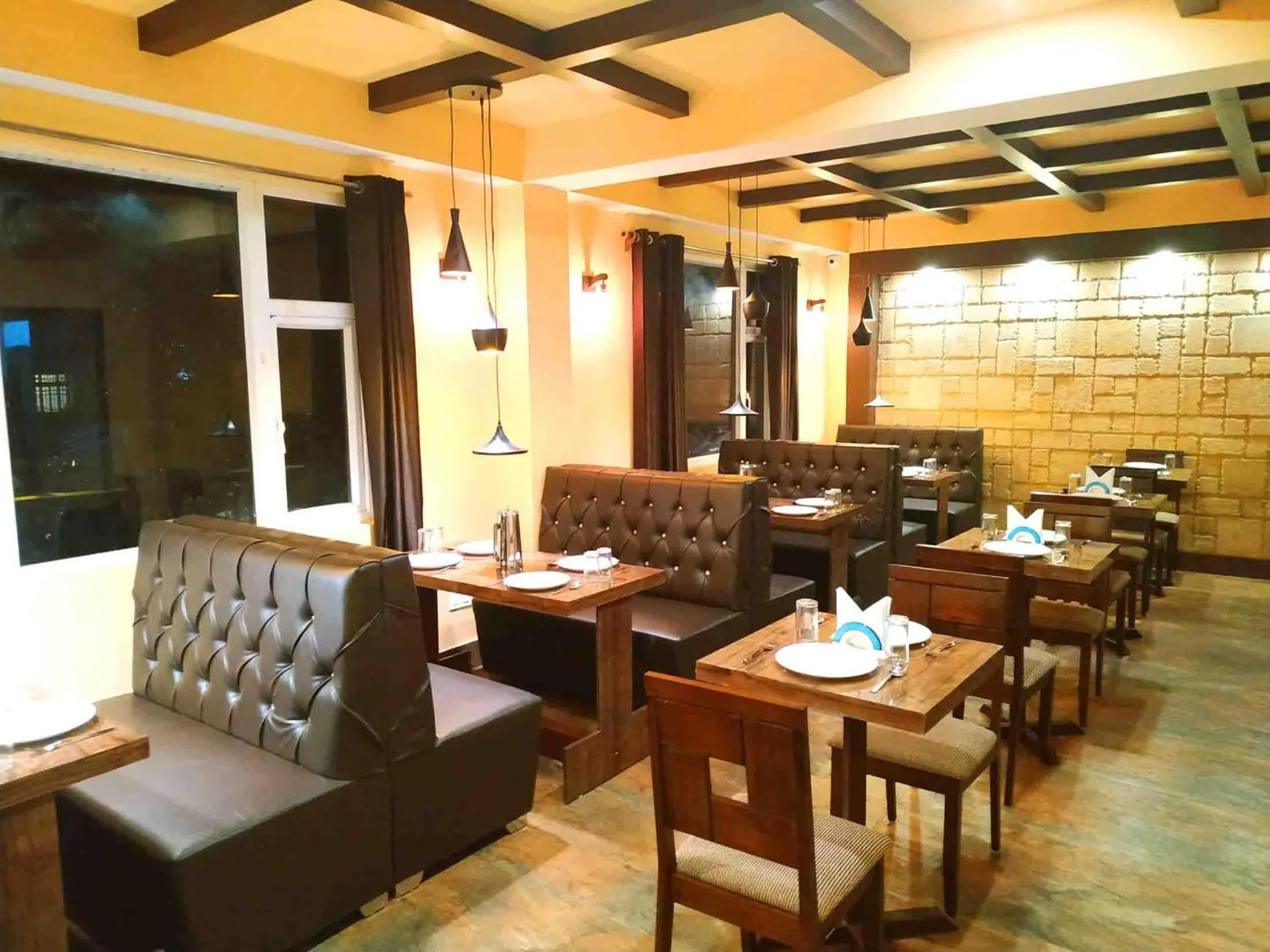 Restaurant/places to eat in Garden Retreat Hotel