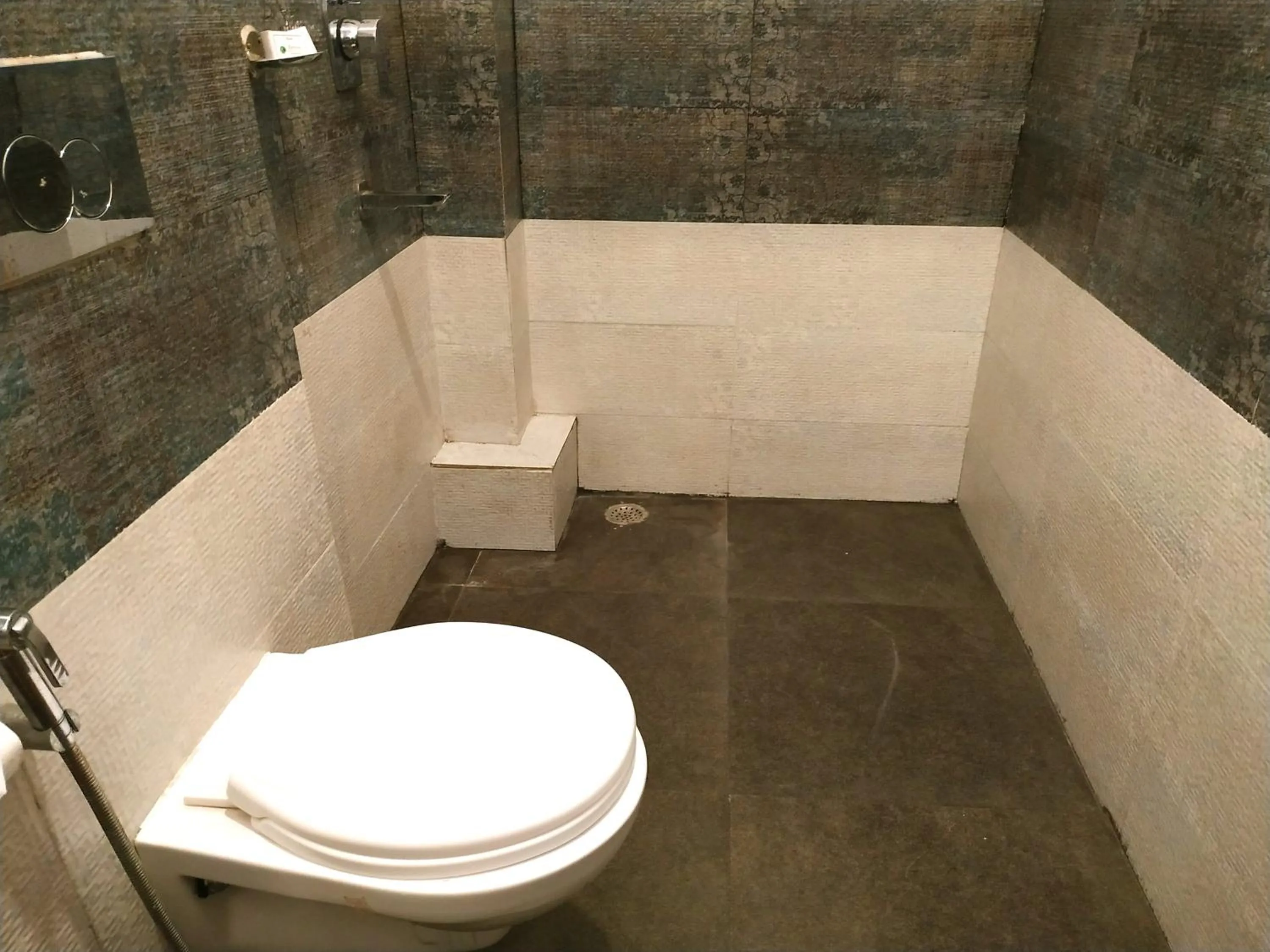 Toilet in Garden Retreat Hotel