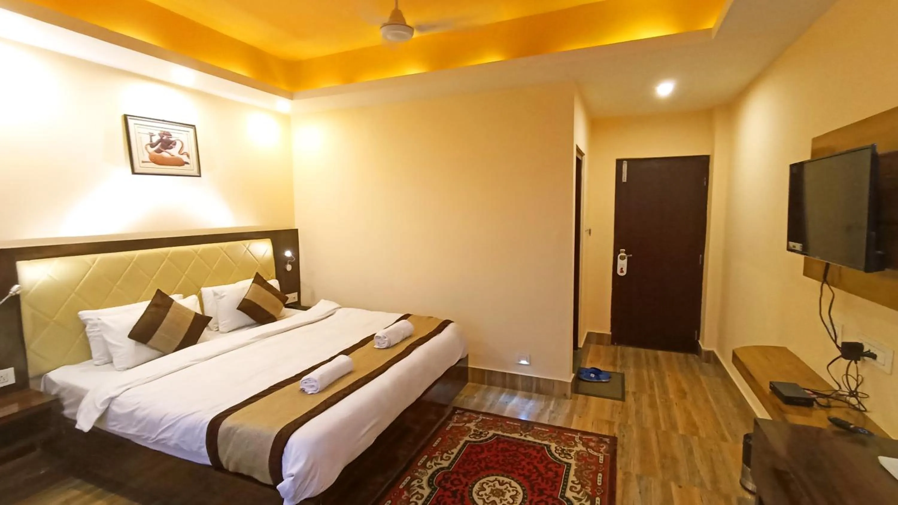 Photo of the whole room, Bed in Garden Retreat Hotel
