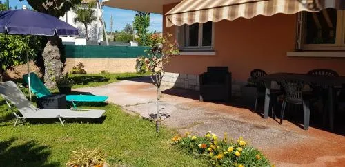 Appartement bas de villa rez de jardin