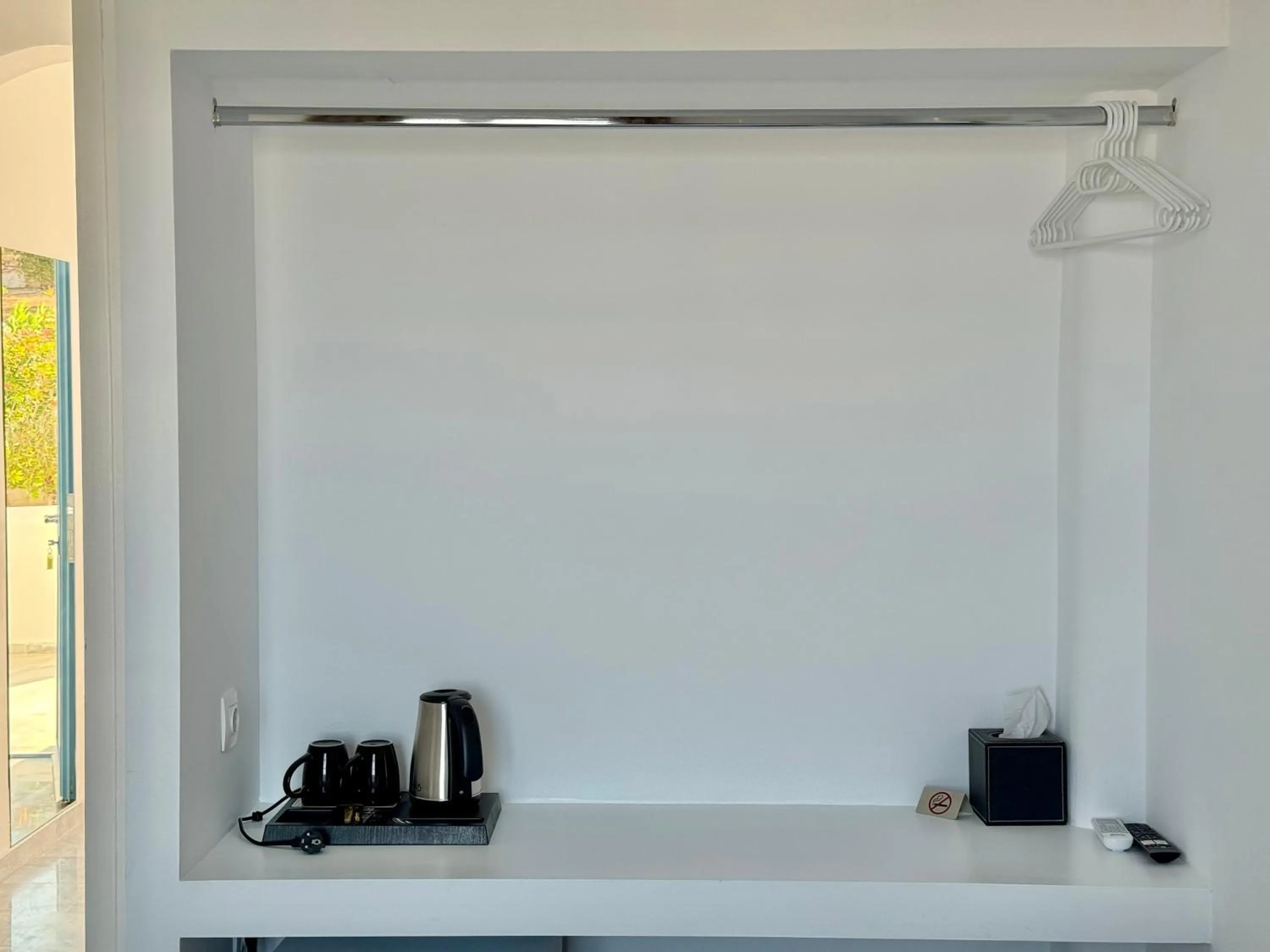 Coffee/tea facilities in Yaleena Residences
