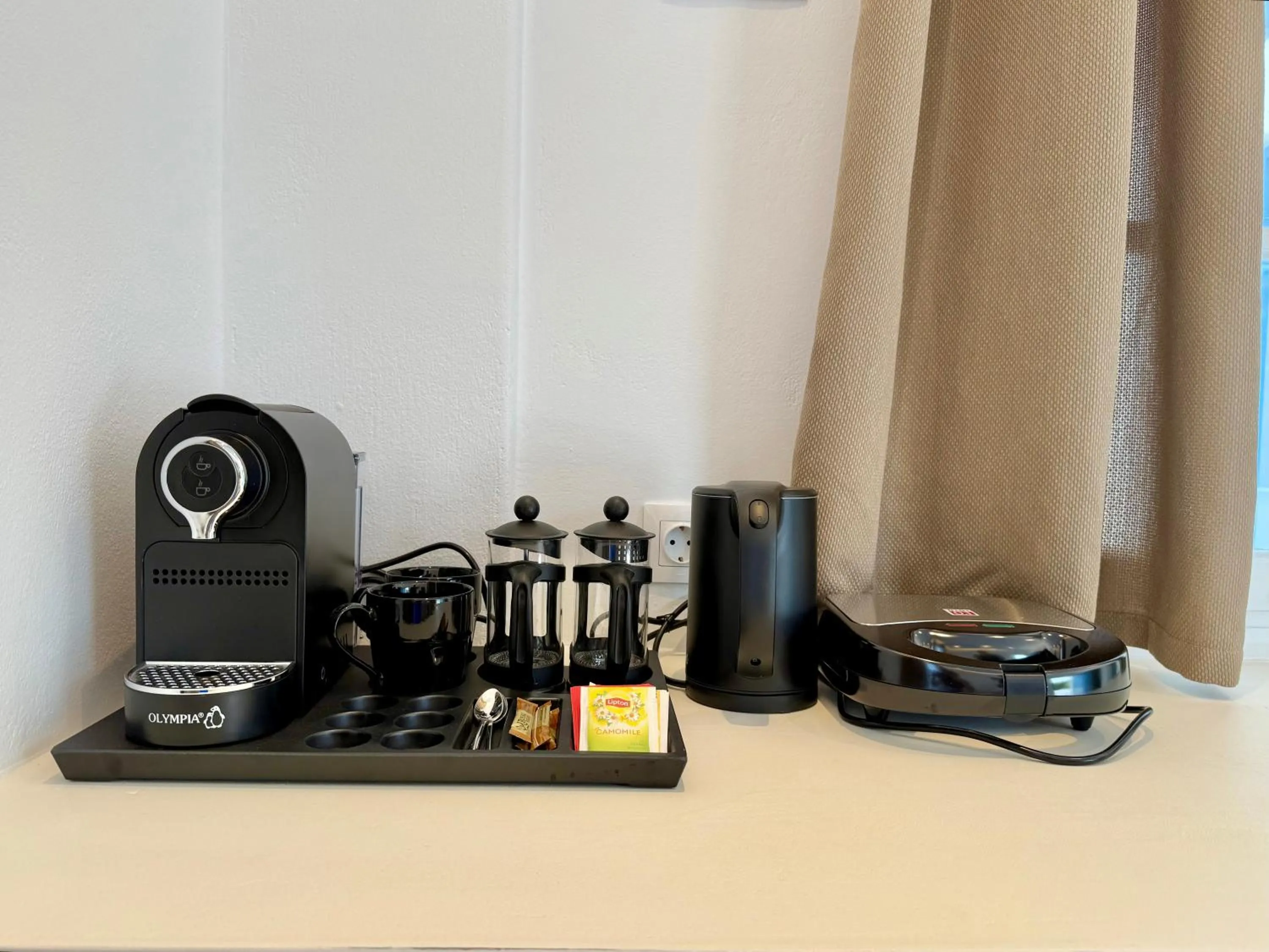 Coffee/tea facilities in Yaleena Residences