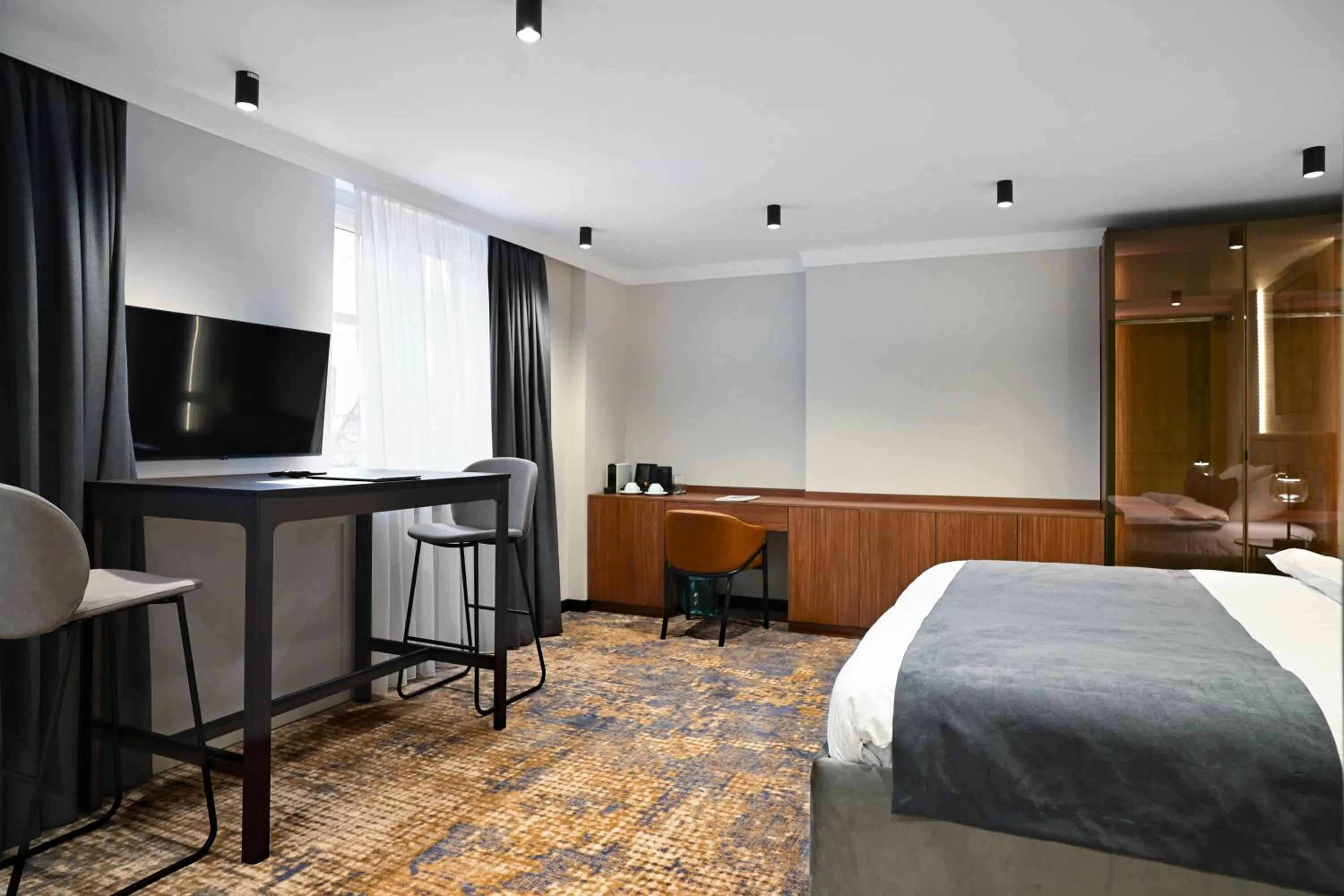 TV and multimedia in Black Gallo Residences