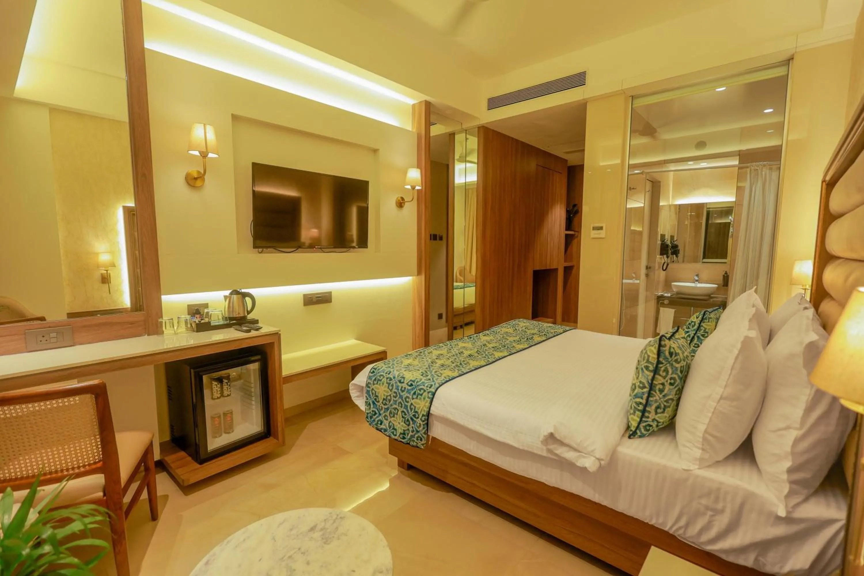 Bedroom, Bed in Shera Hotels & Banquets