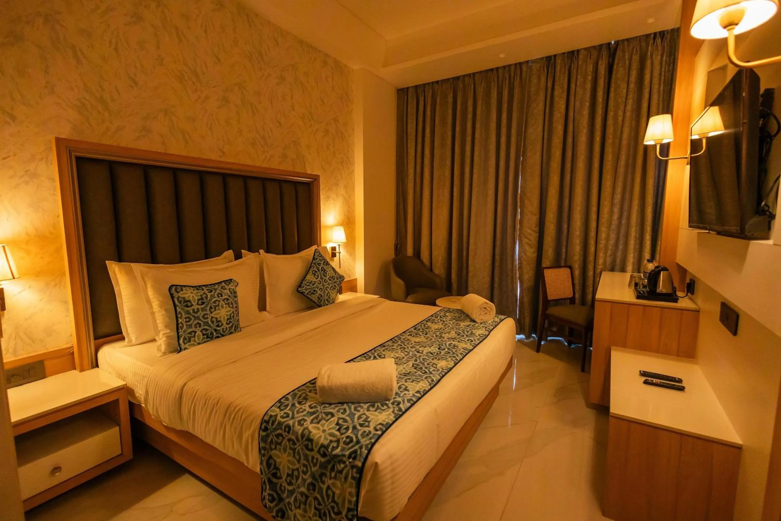 Bedroom, Bed in Shera Hotels & Banquets