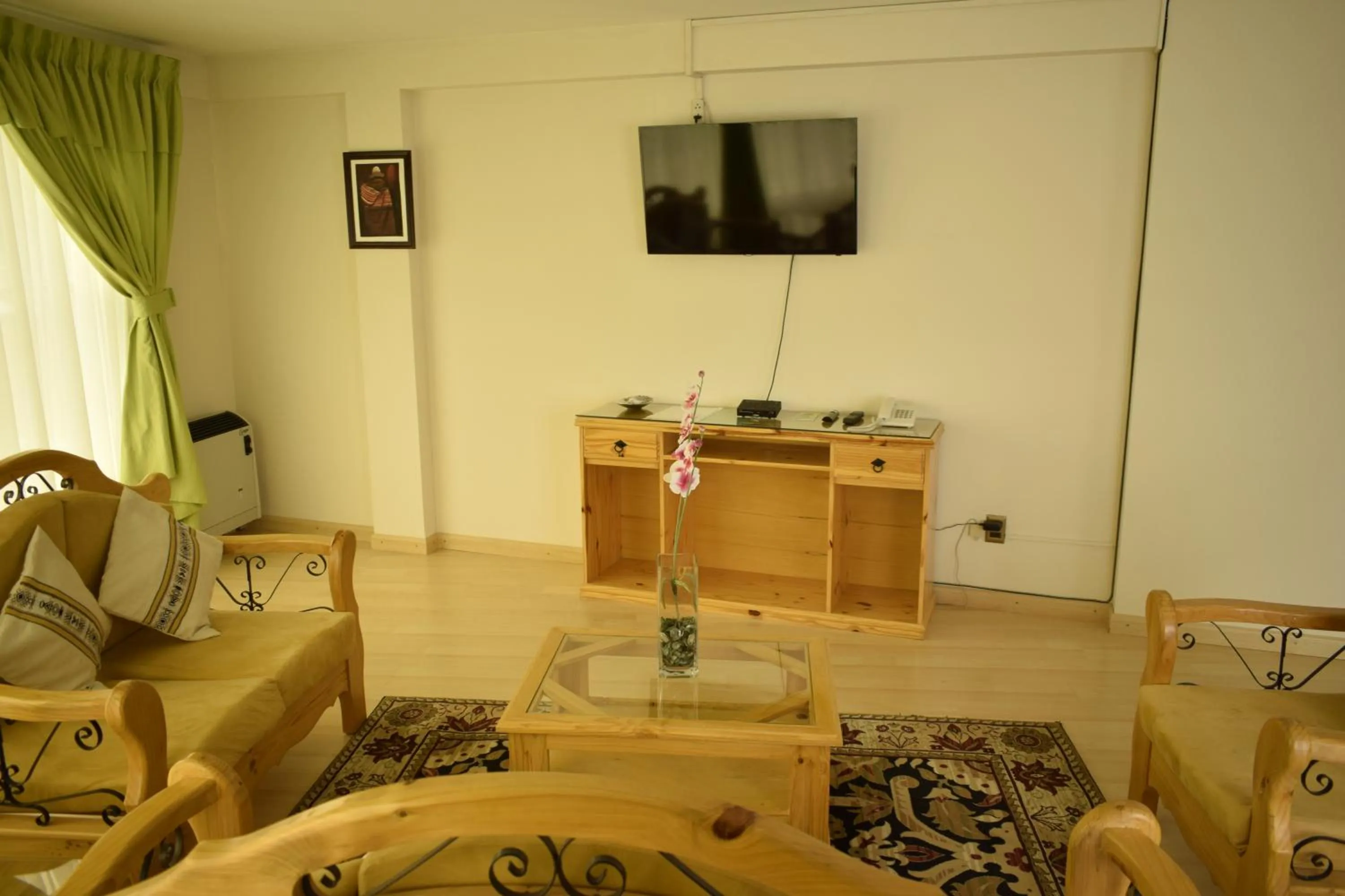 Communal lounge/ TV room in Almudena Apart Hotel