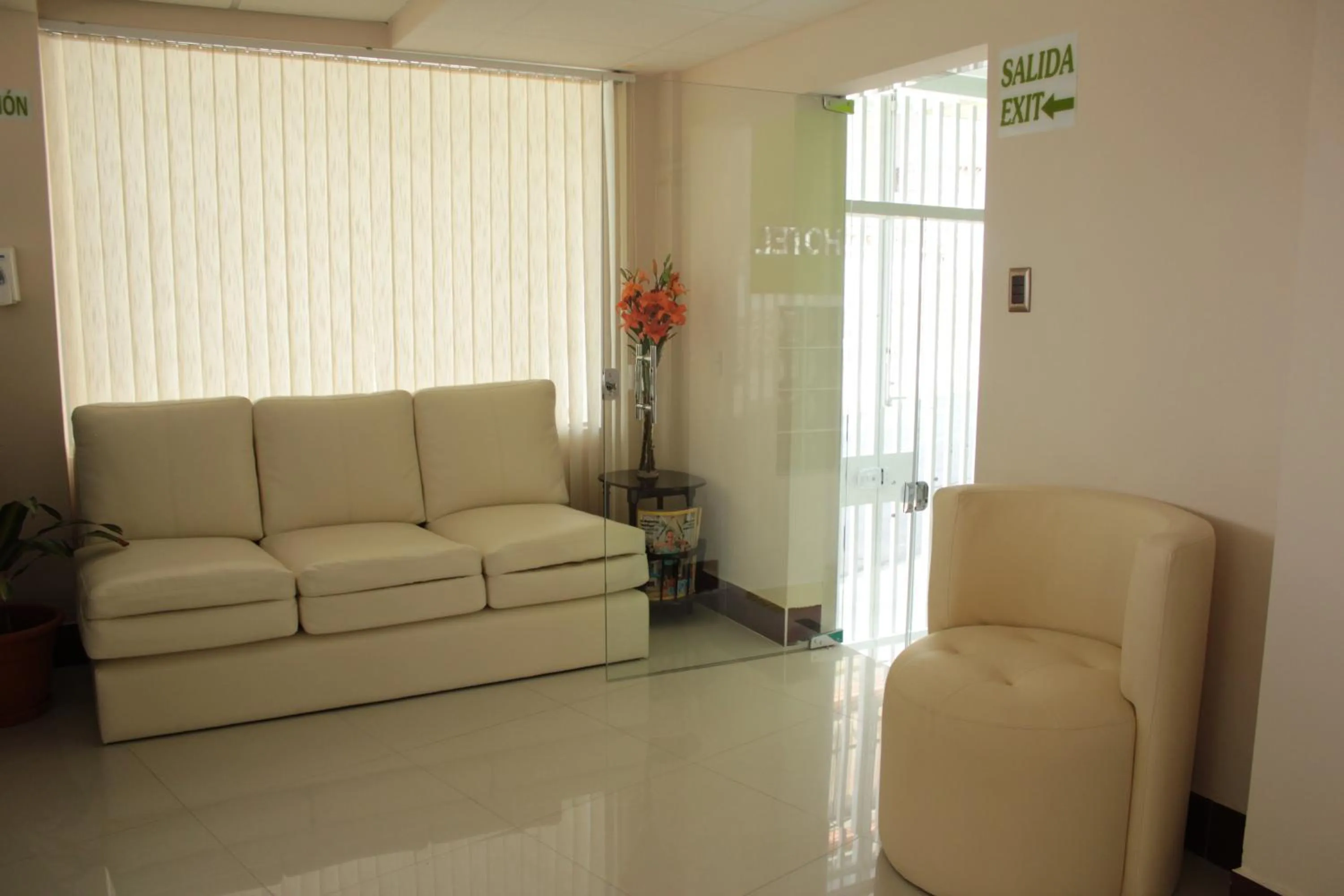 Communal lounge/ TV room in Almudena Apart Hotel