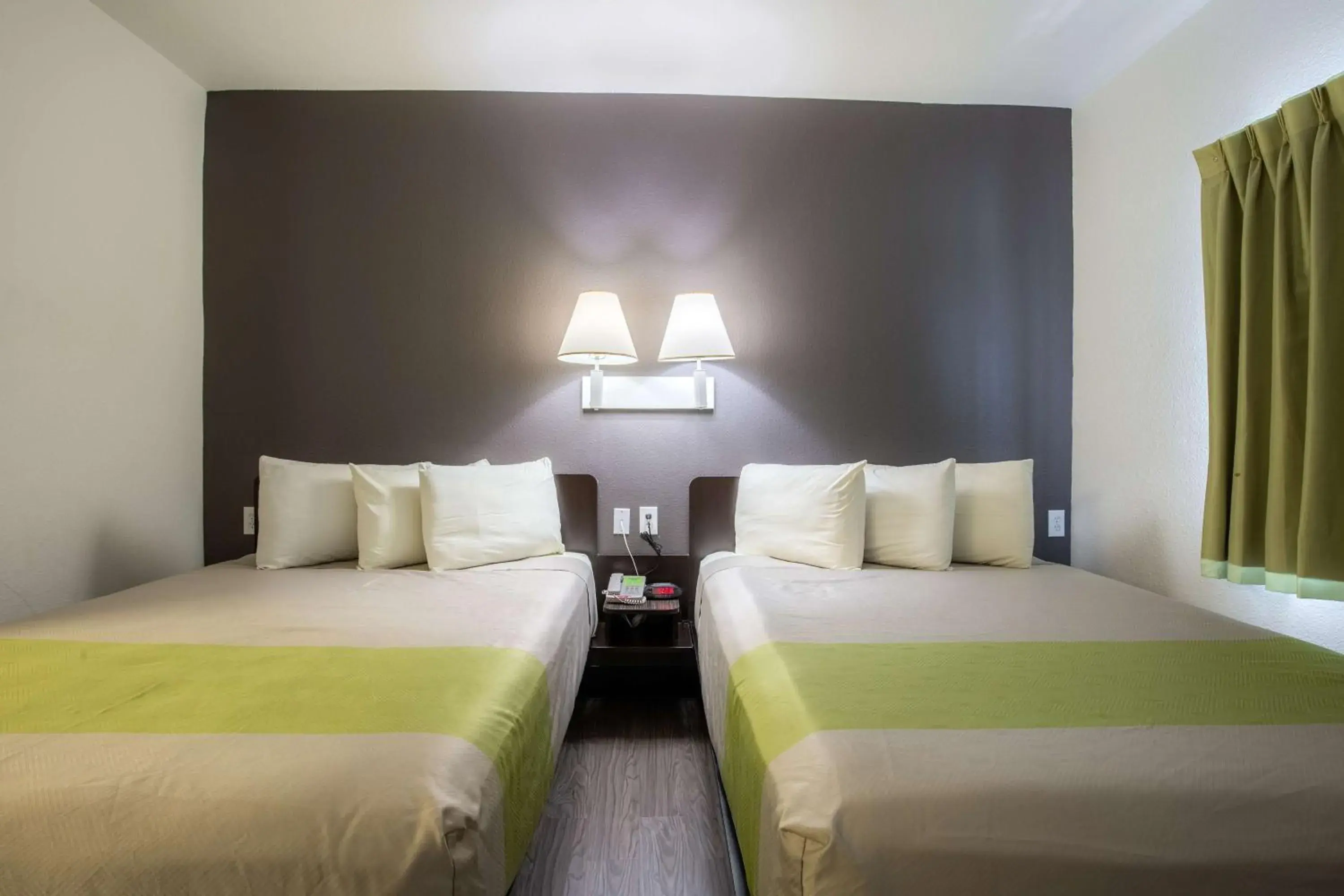 Photo of the whole room, Bed in Studio 6 Bay City TX Photo of the whole room, Bed in Studio 6 Bay City TX