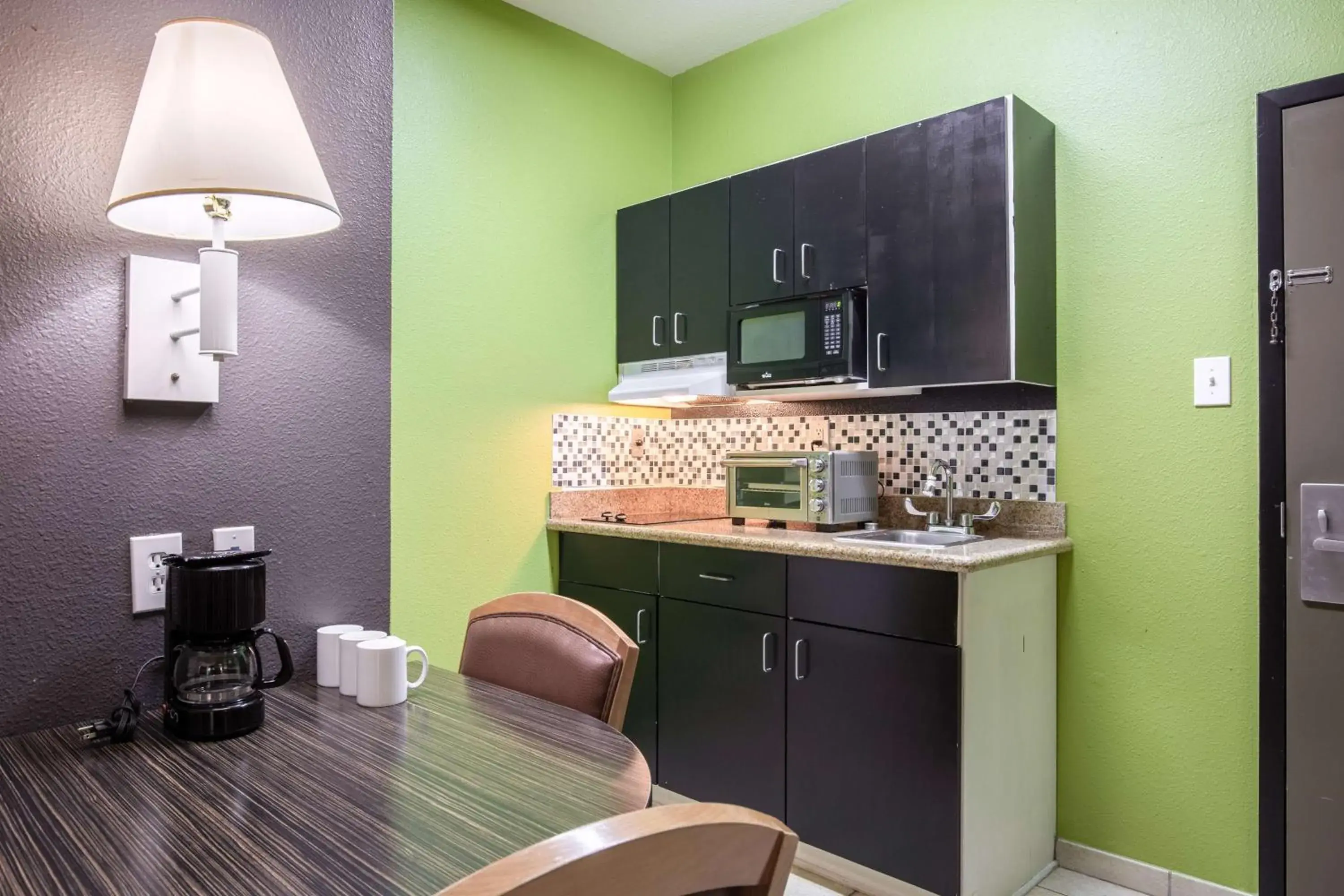 Photo of the whole room in Studio 6 Bay City TX Photo of the whole room in Studio 6 Bay City TX