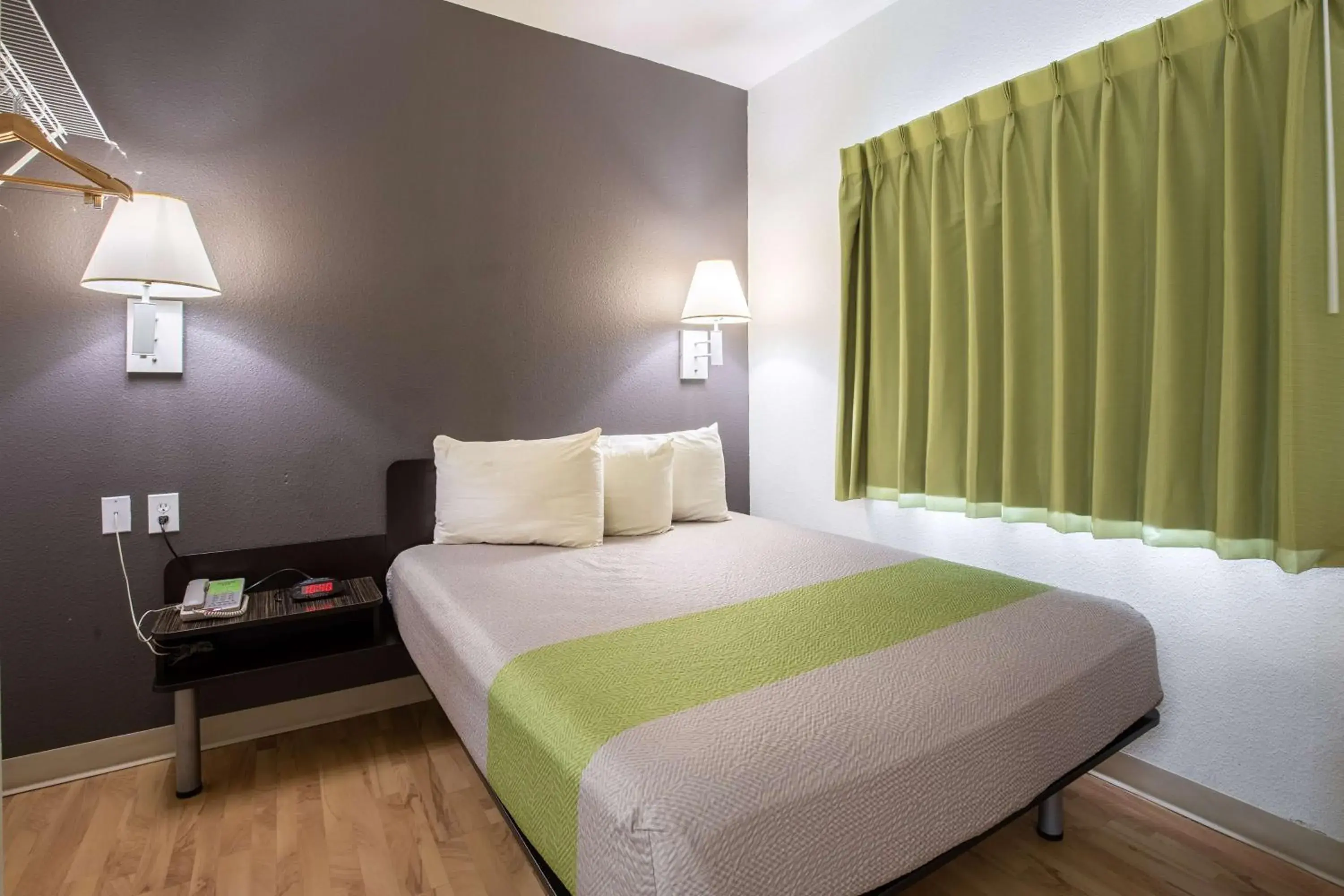 Photo of the whole room, Bed in Studio 6 Bay City TX Photo of the whole room, Bed in Studio 6 Bay City TX