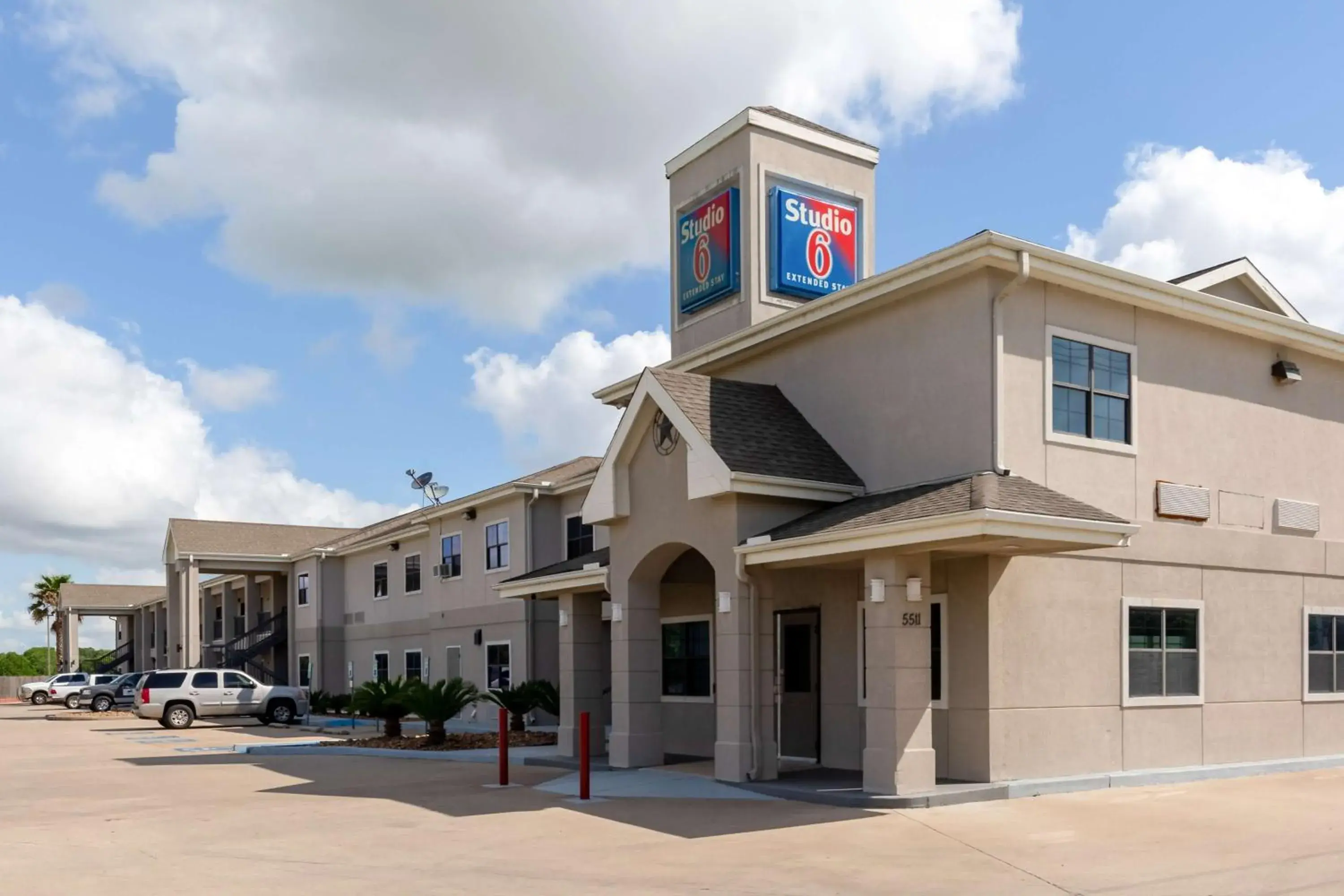 Property building in Studio 6 Bay City TX Property building in Studio 6 Bay City TX