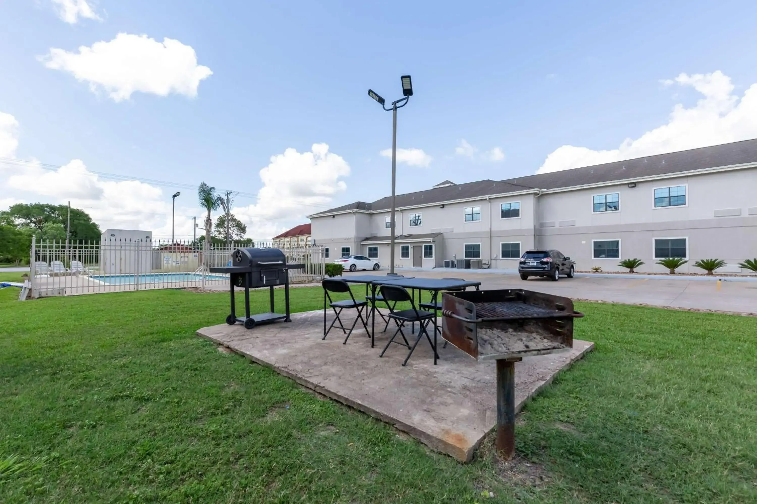 Property building in Studio 6 Bay City TX Property building in Studio 6 Bay City TX