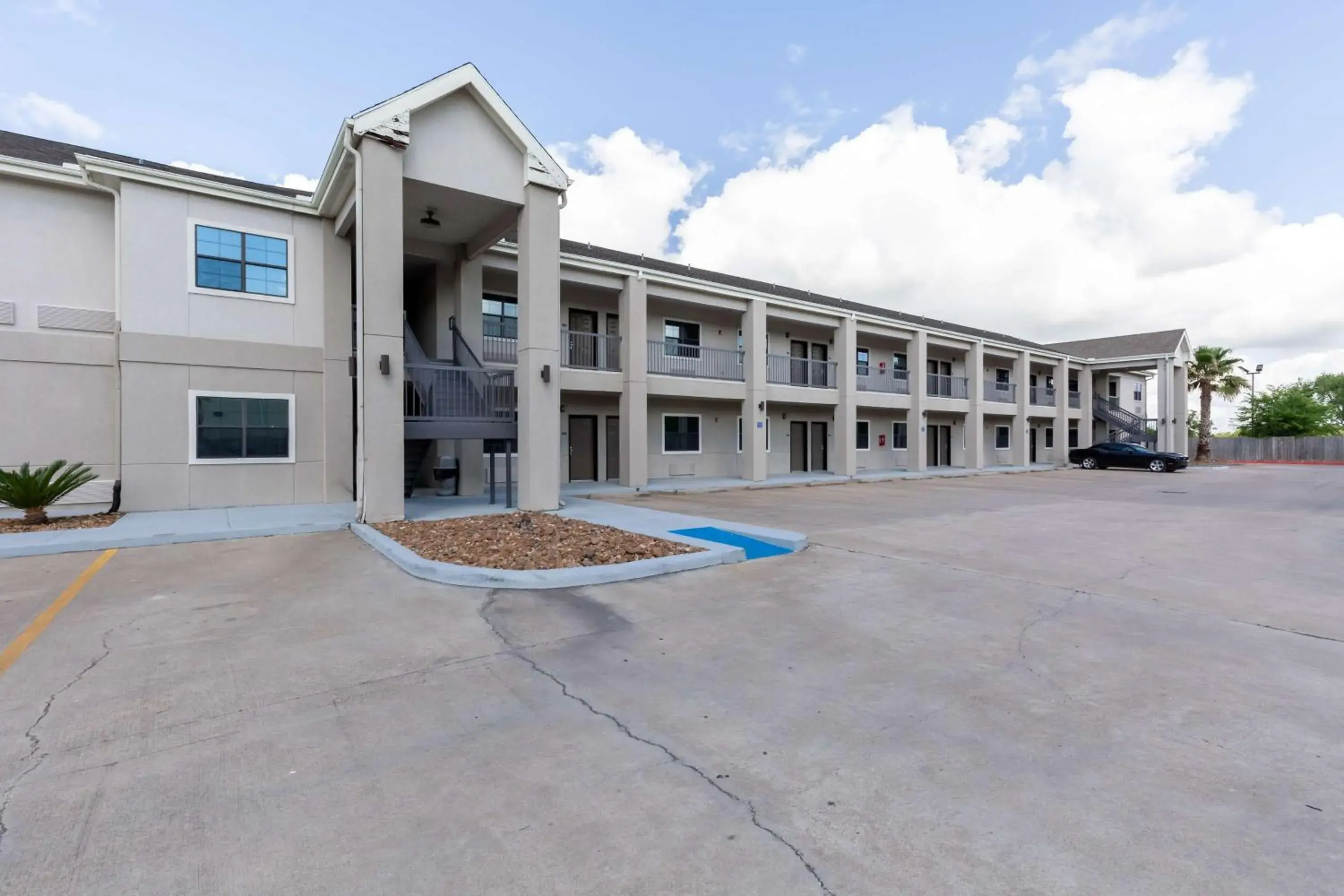 Property building in Studio 6 Bay City TX Property building in Studio 6 Bay City TX