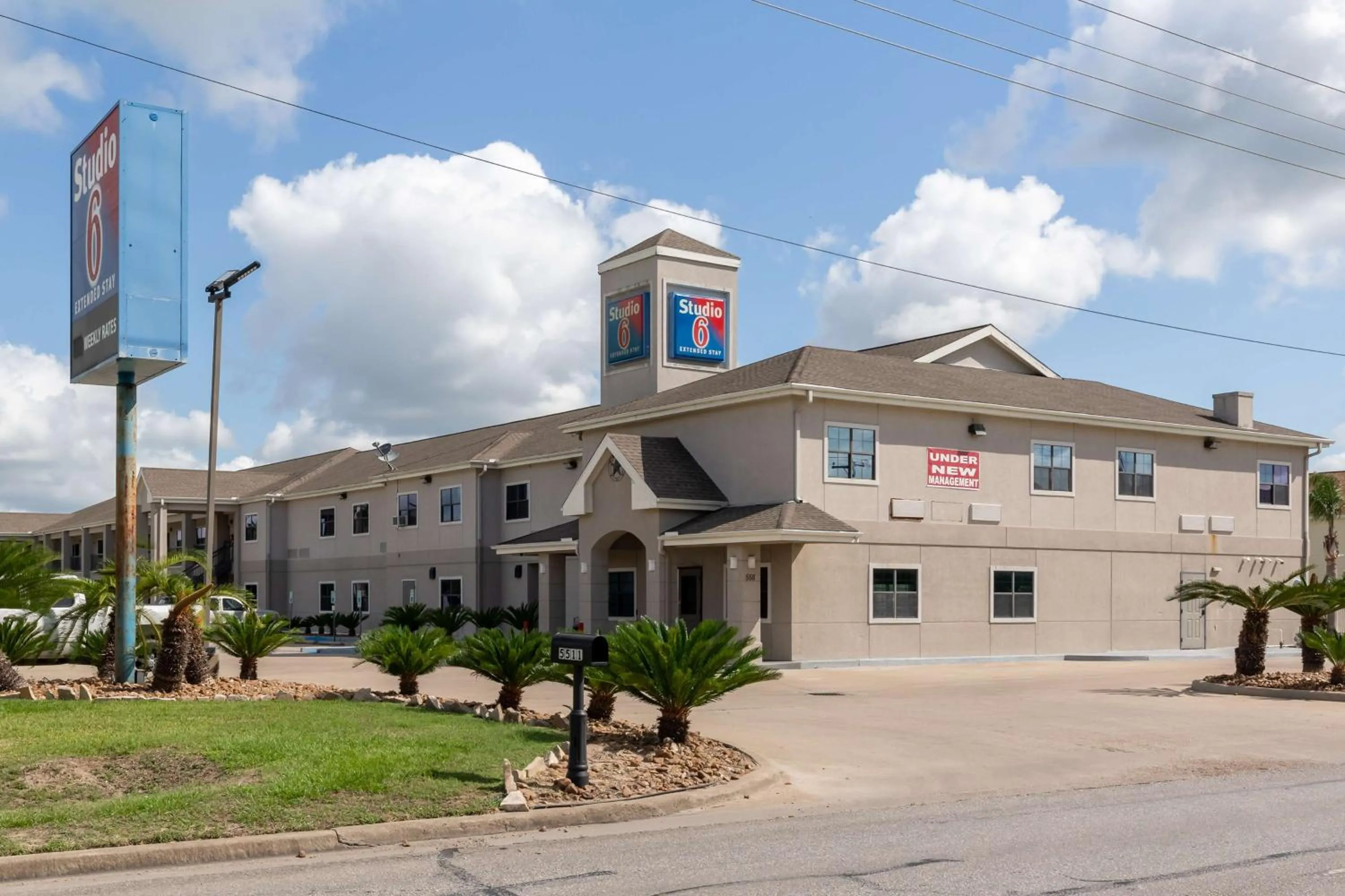 Property building in Studio 6 Bay City TX