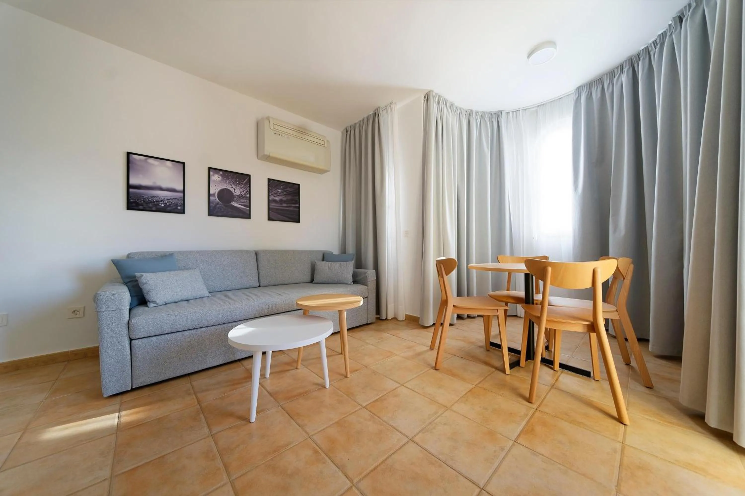 Photo of the whole room in Sport Hotel Monte Feliz - powered by Playitas