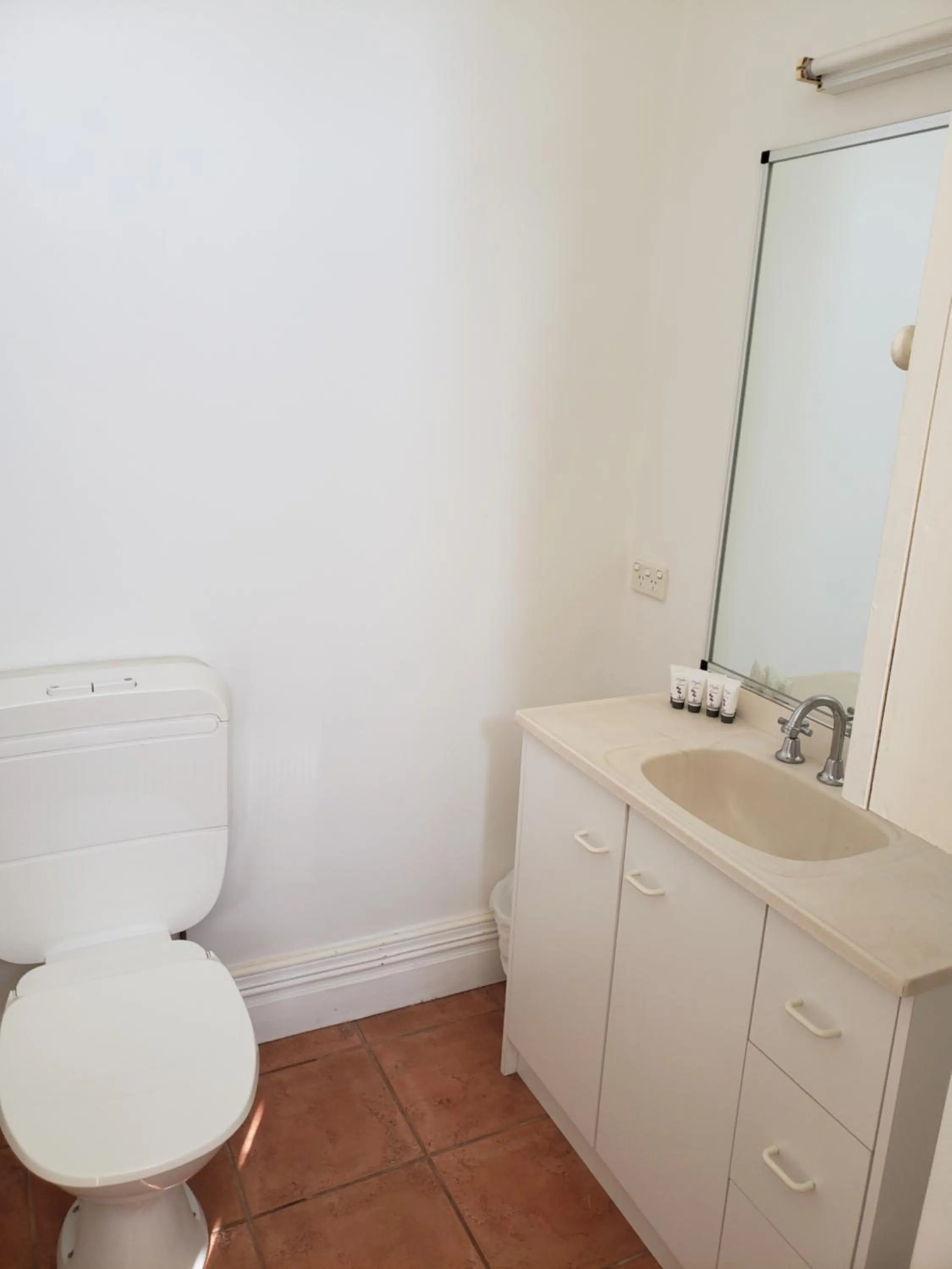 Toilet in Marlo Hotel