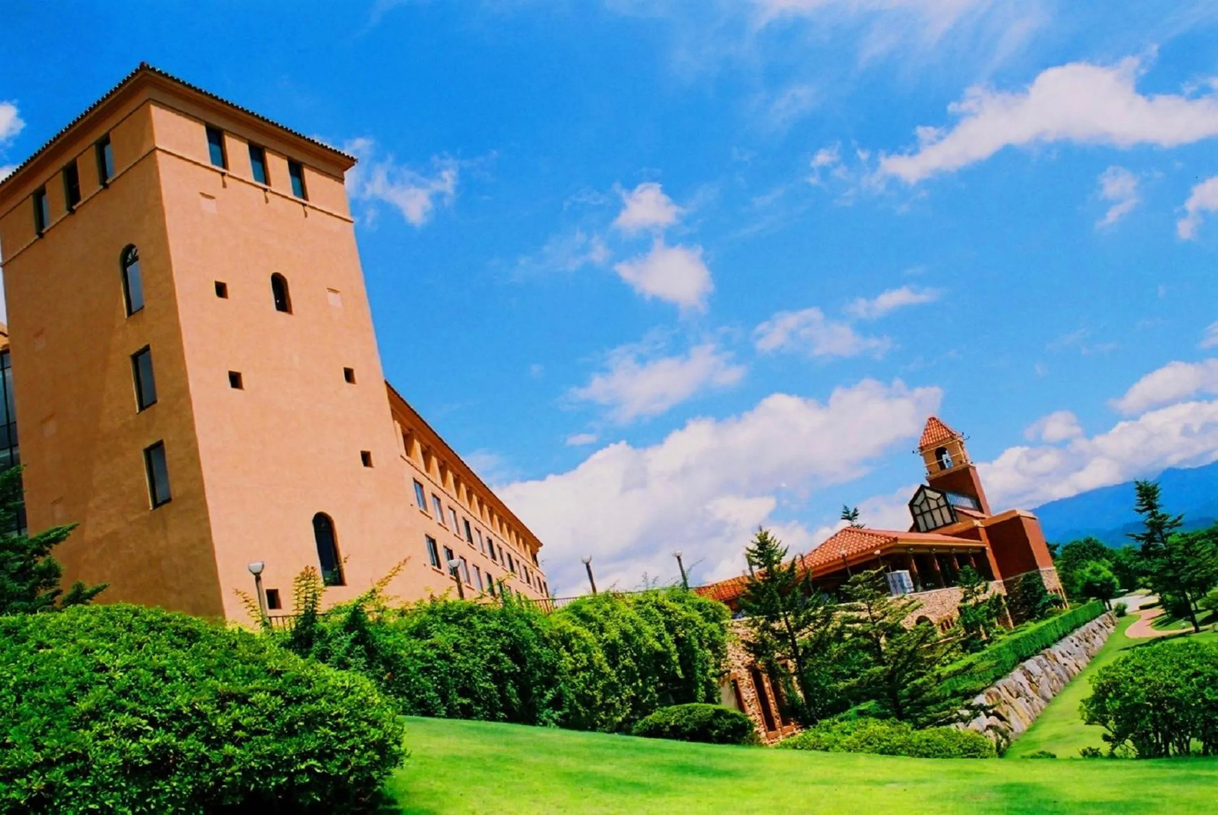 Area and facilities in Fruit Park Fujiya Hotel