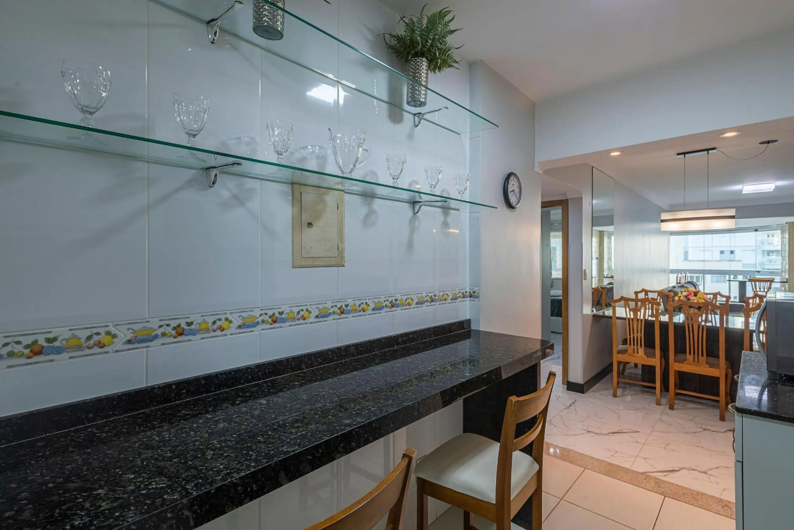 Kitchen or kitchenette in ITNC143- Frente ao mar! Amplo ap com 3 quartos+3WC