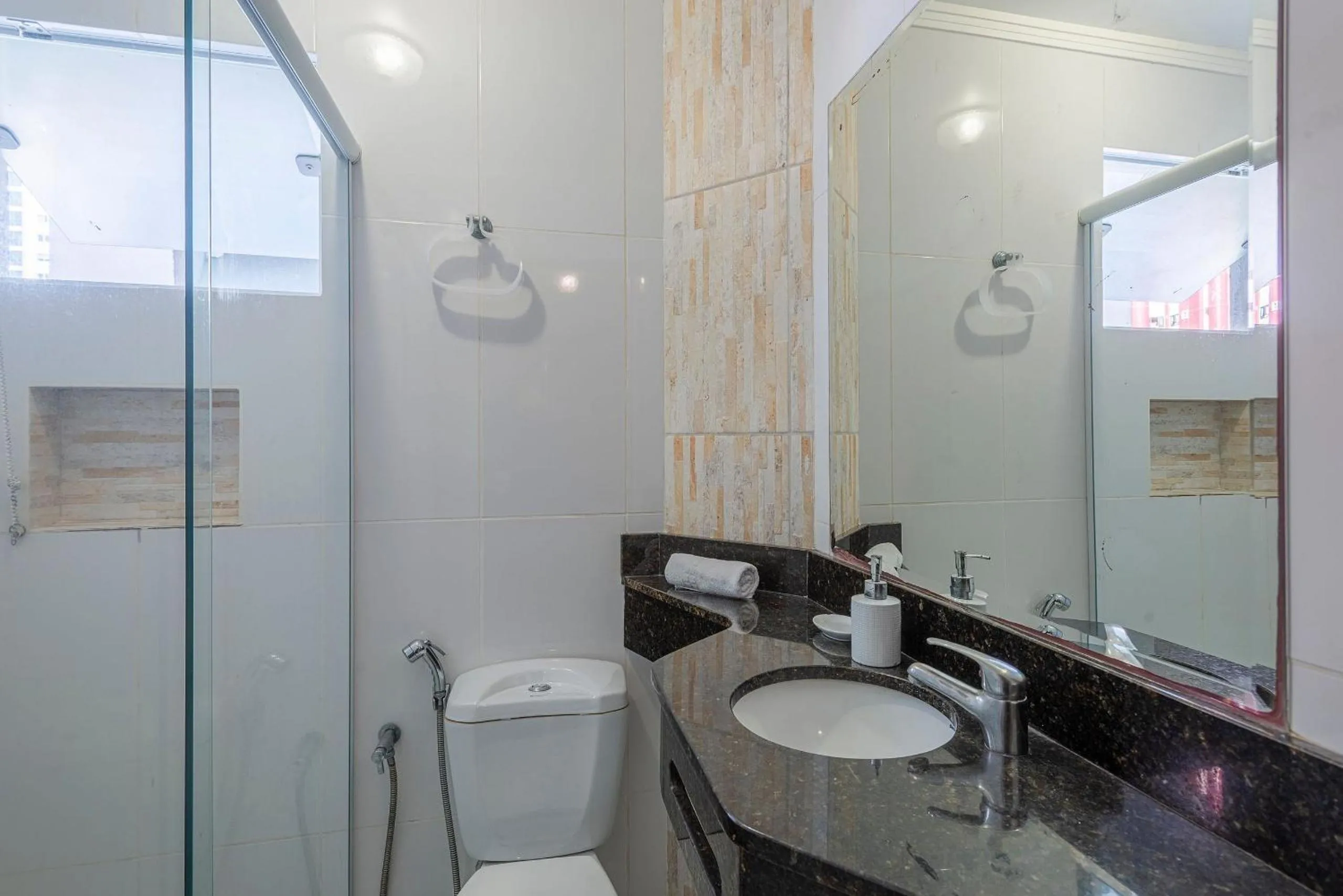 Toilet in ITNC143- Frente ao mar! Amplo ap com 3 quartos+3WC