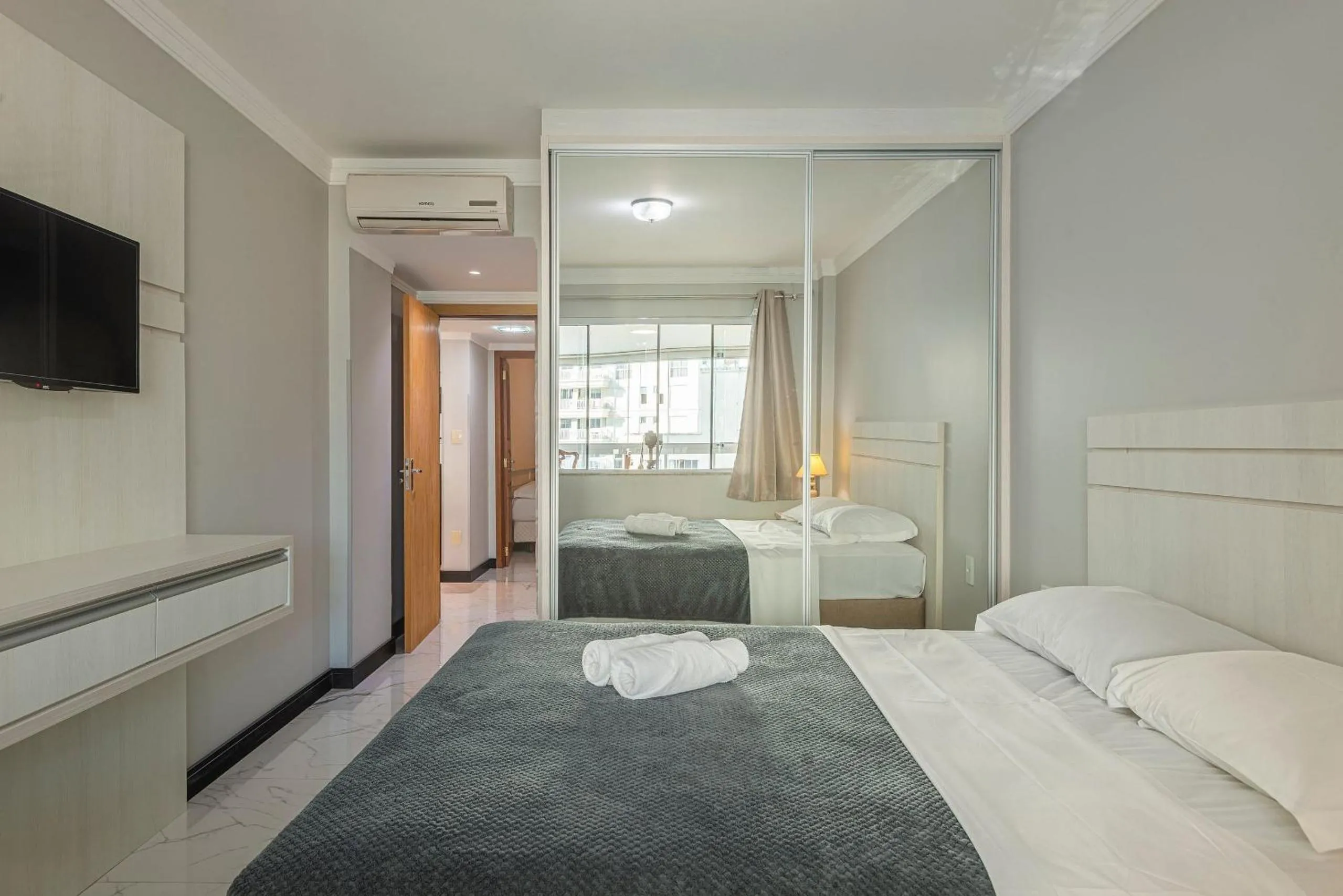 Bedroom, Bed in ITNC143- Frente ao mar! Amplo ap com 3 quartos+3WC
