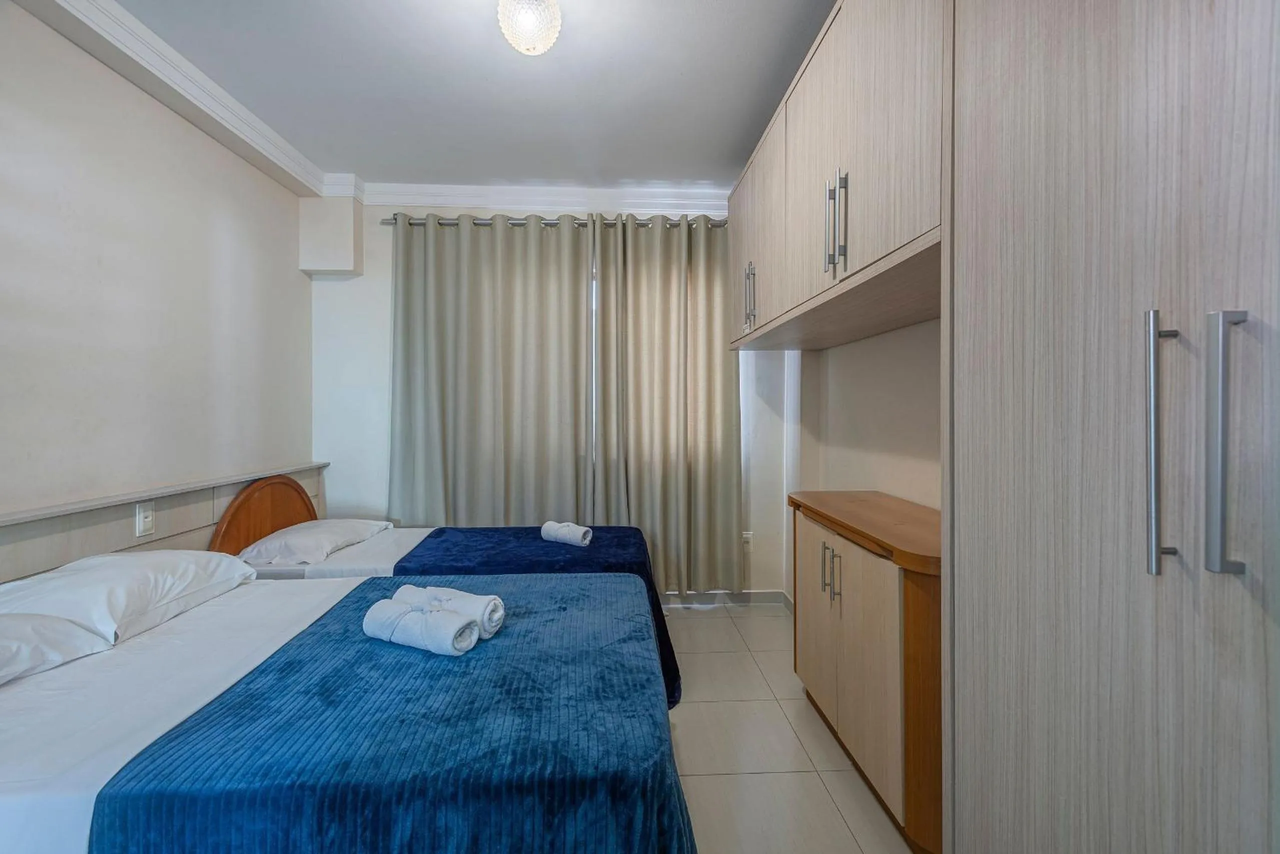 Bedroom, Bed in ITNC143- Frente ao mar! Amplo ap com 3 quartos+3WC