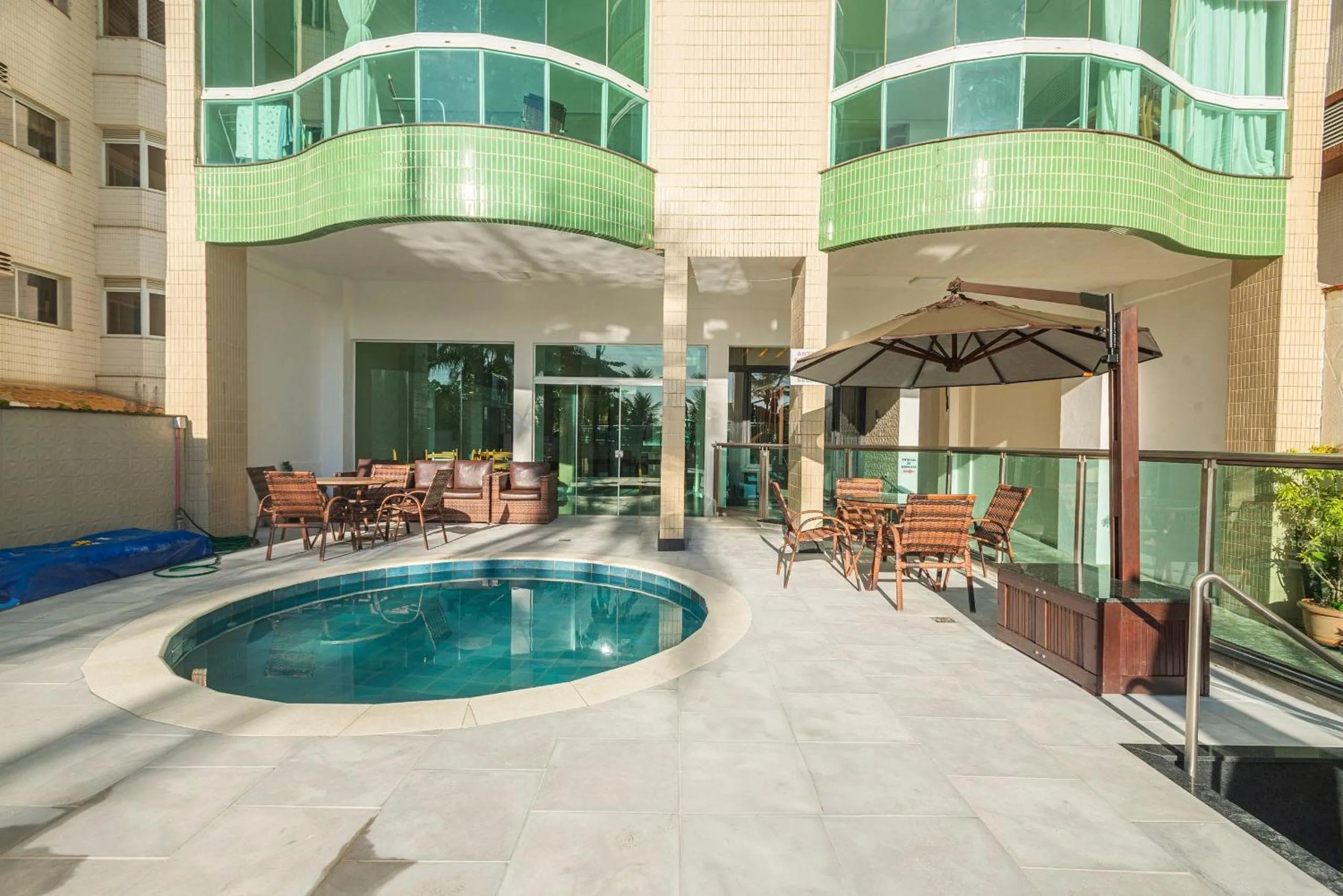 Swimming pool in ITNC143- Frente ao mar! Amplo ap com 3 quartos+3WC