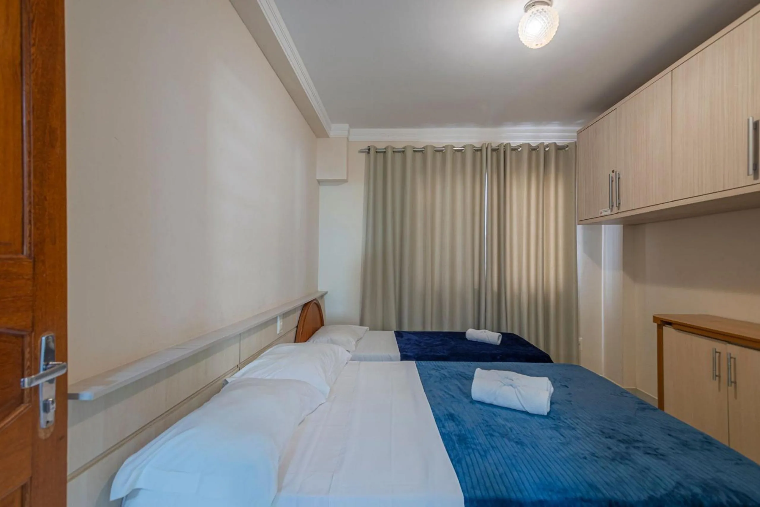 Bedroom, Bed in ITNC143- Frente ao mar! Amplo ap com 3 quartos+3WC