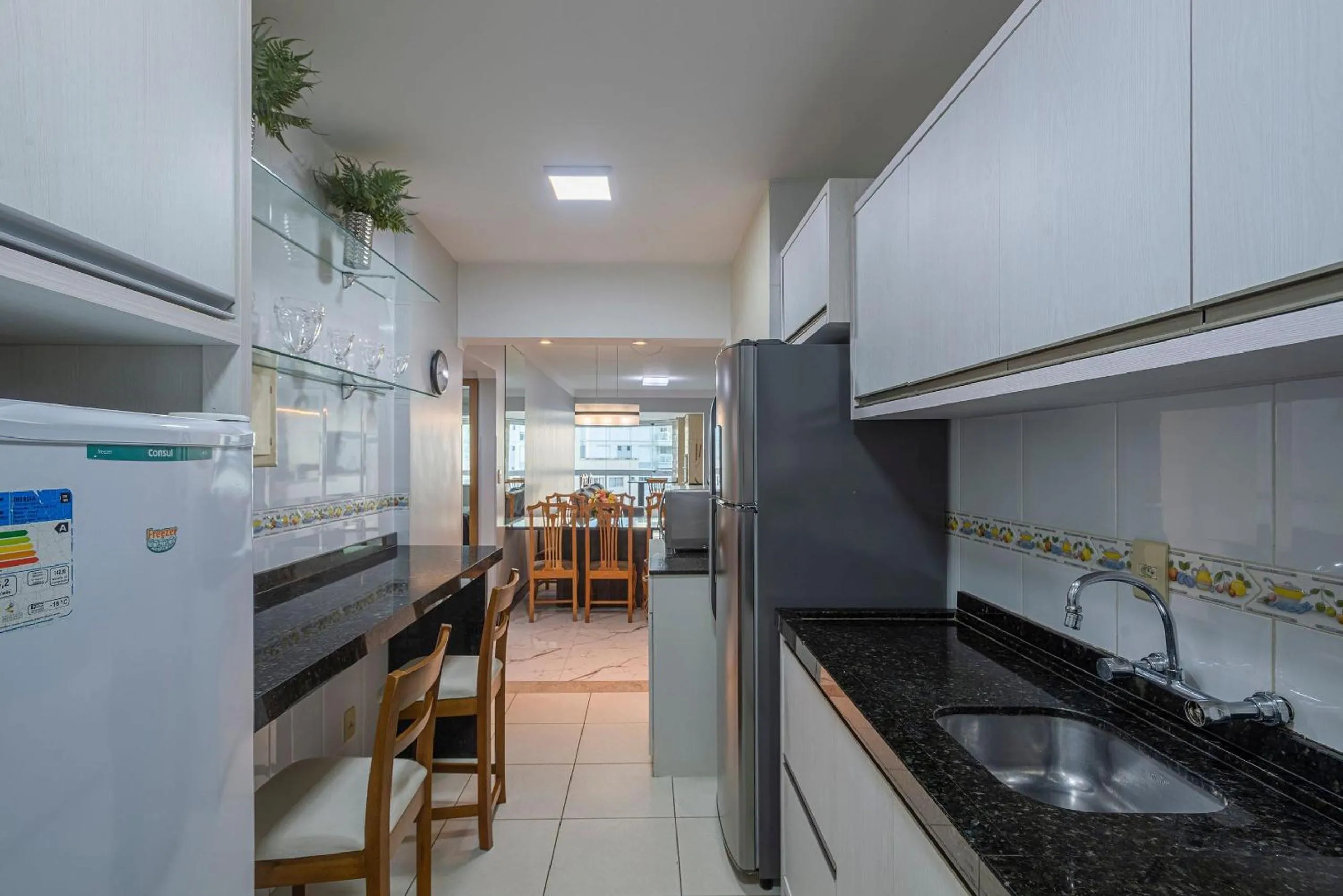 Kitchen or kitchenette in ITNC143- Frente ao mar! Amplo ap com 3 quartos+3WC