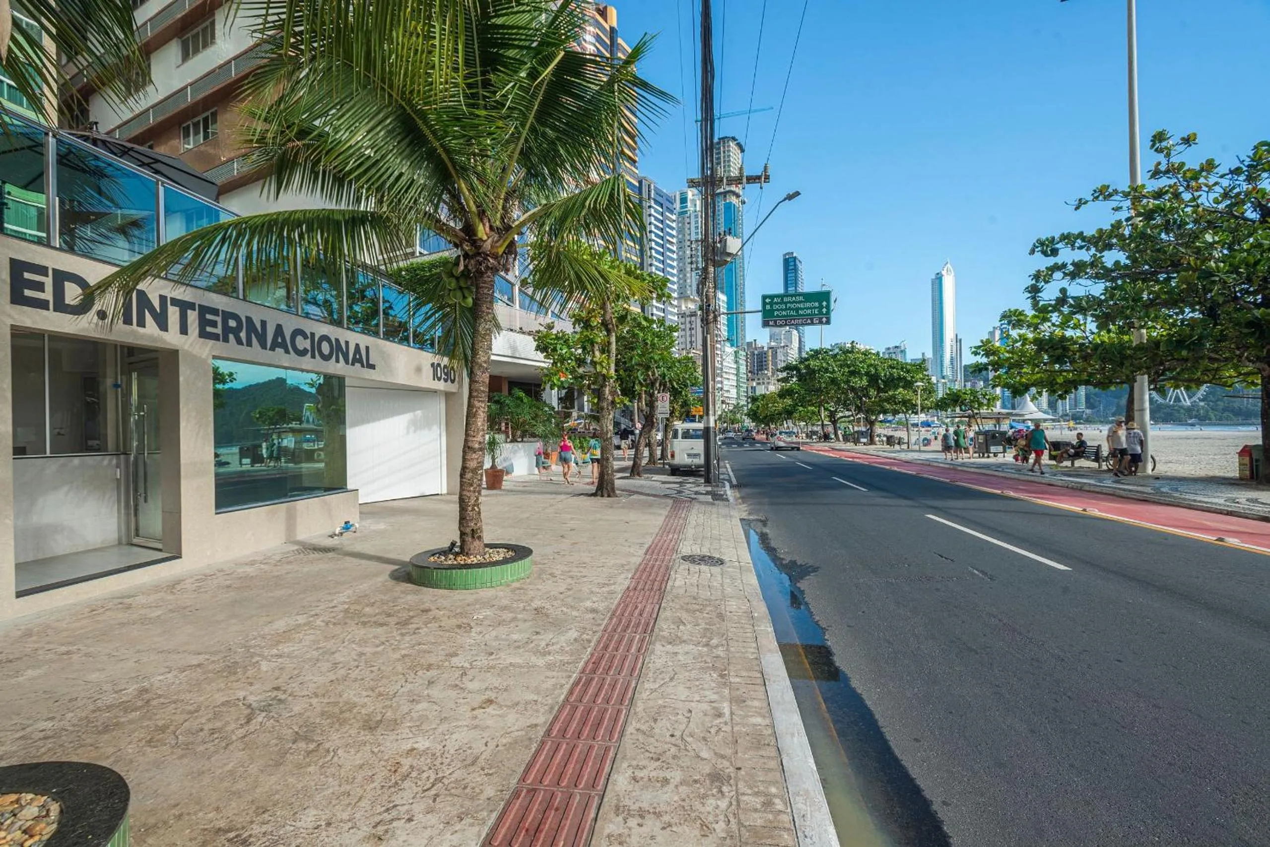 Off site in ITNC143- Frente ao mar! Amplo ap com 3 quartos+3WC