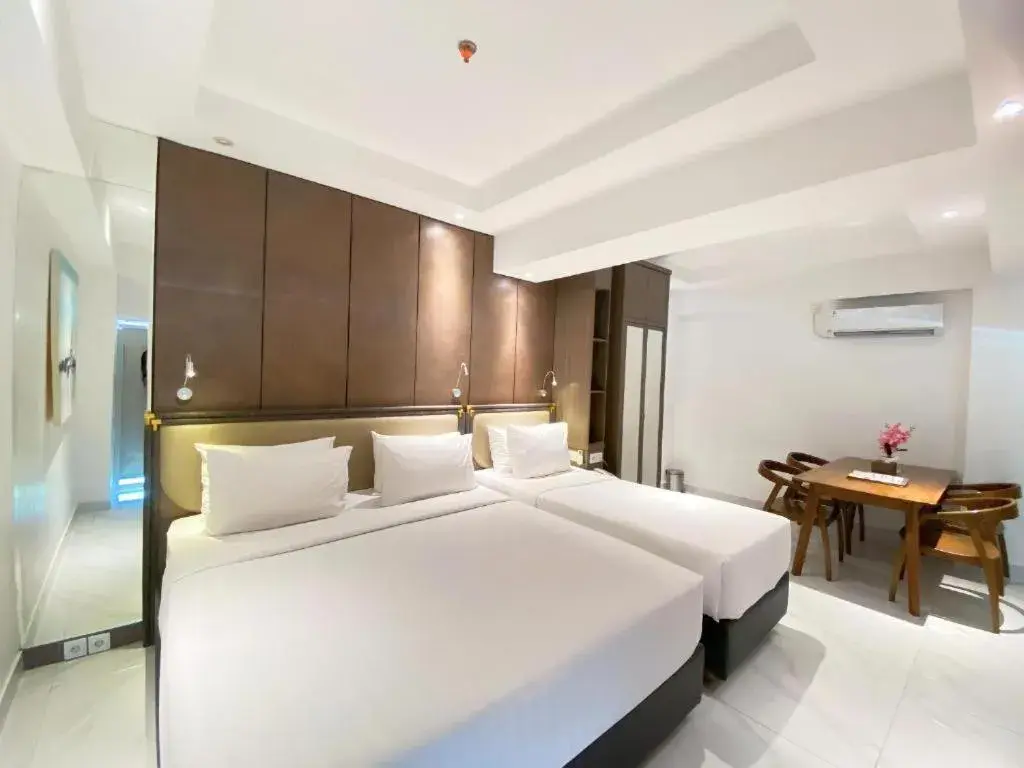 Luxury Triple Room in Shakti Hotel Bandung Luxury Triple Room in Shakti Hotel Bandung