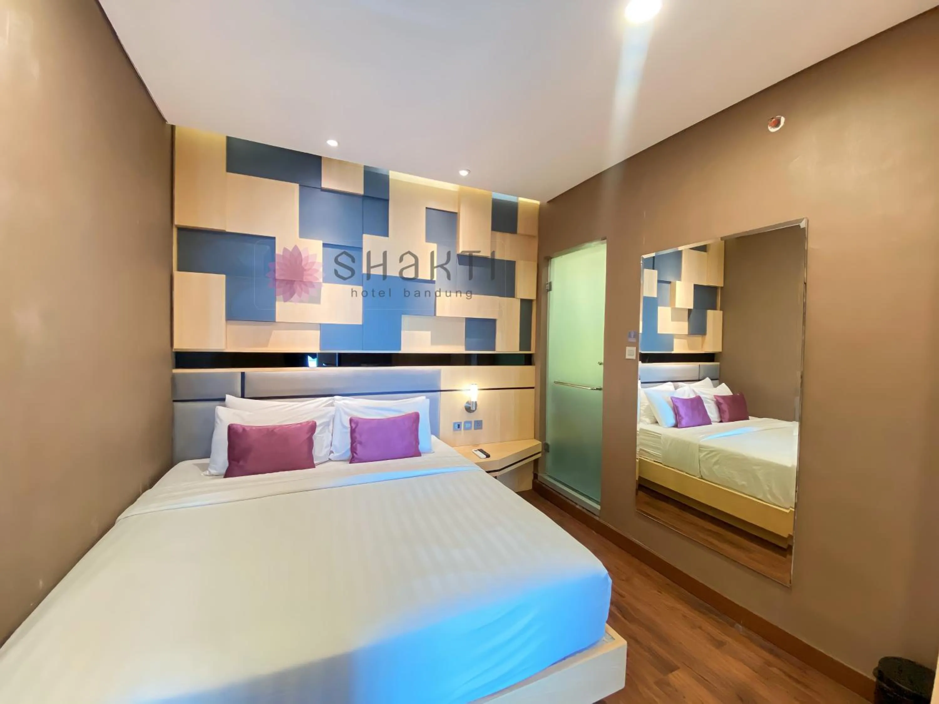 Bed in Shakti Hotel Bandung