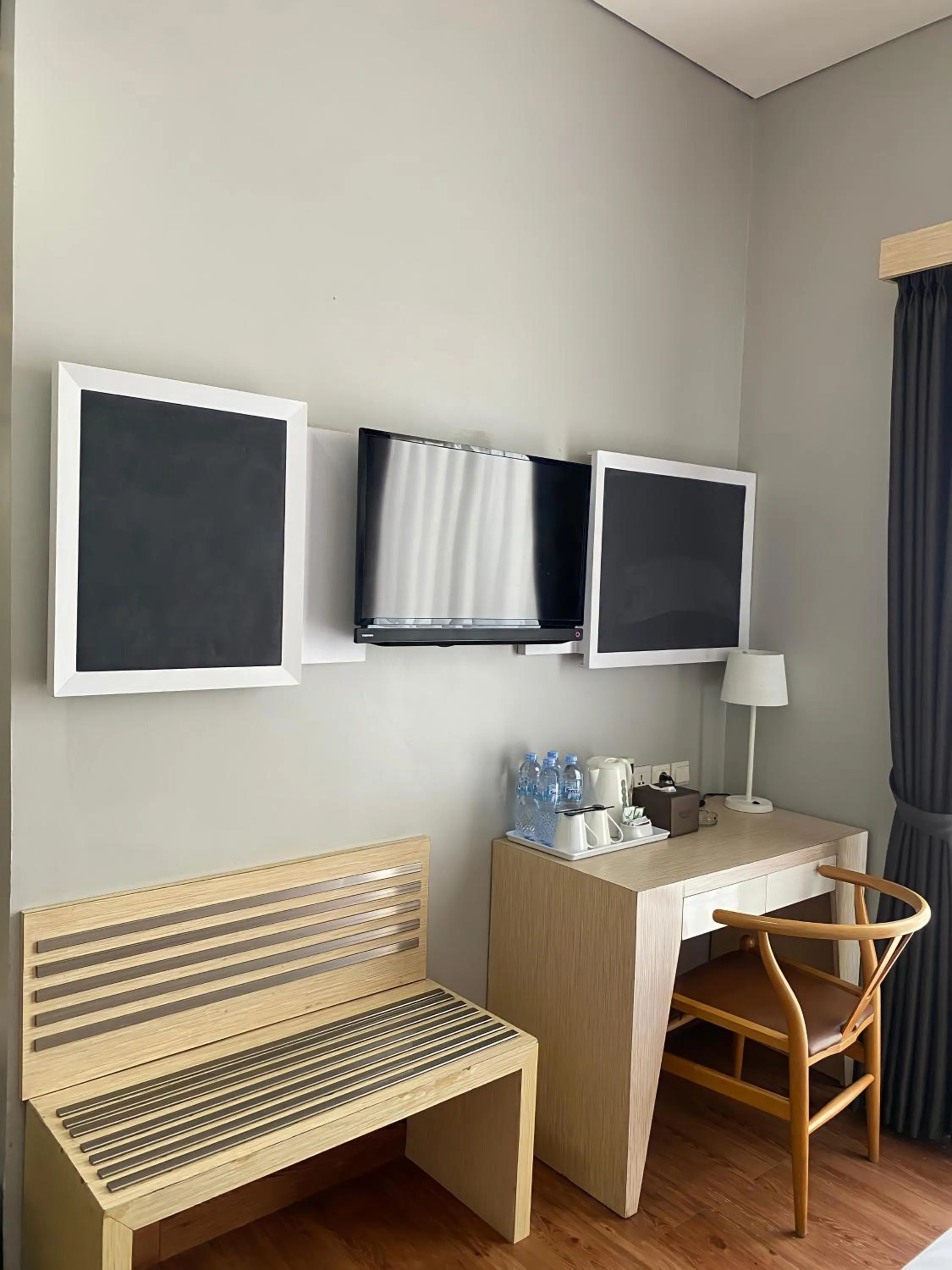 TV and multimedia in Shakti Hotel Bandung