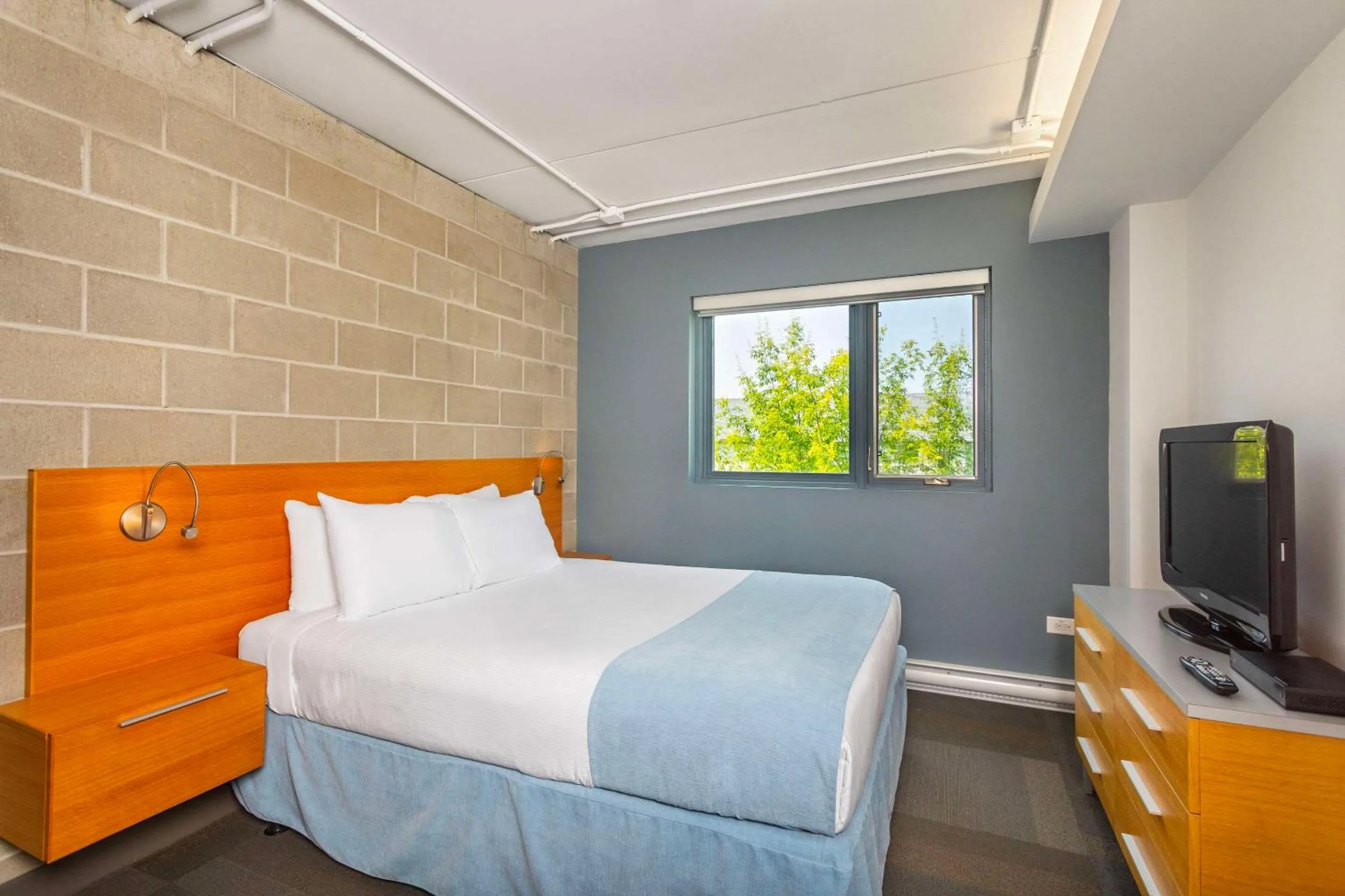 Bedroom, Bed in Barker Suites Southport