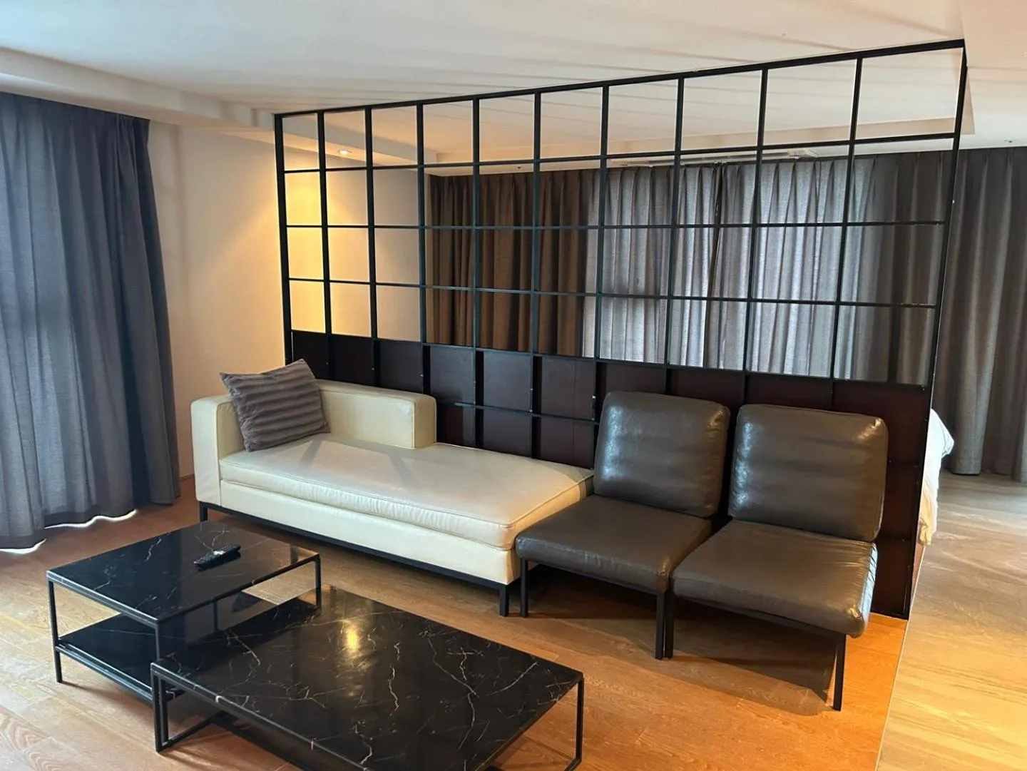 Living room in Sungsan Marina Hotel