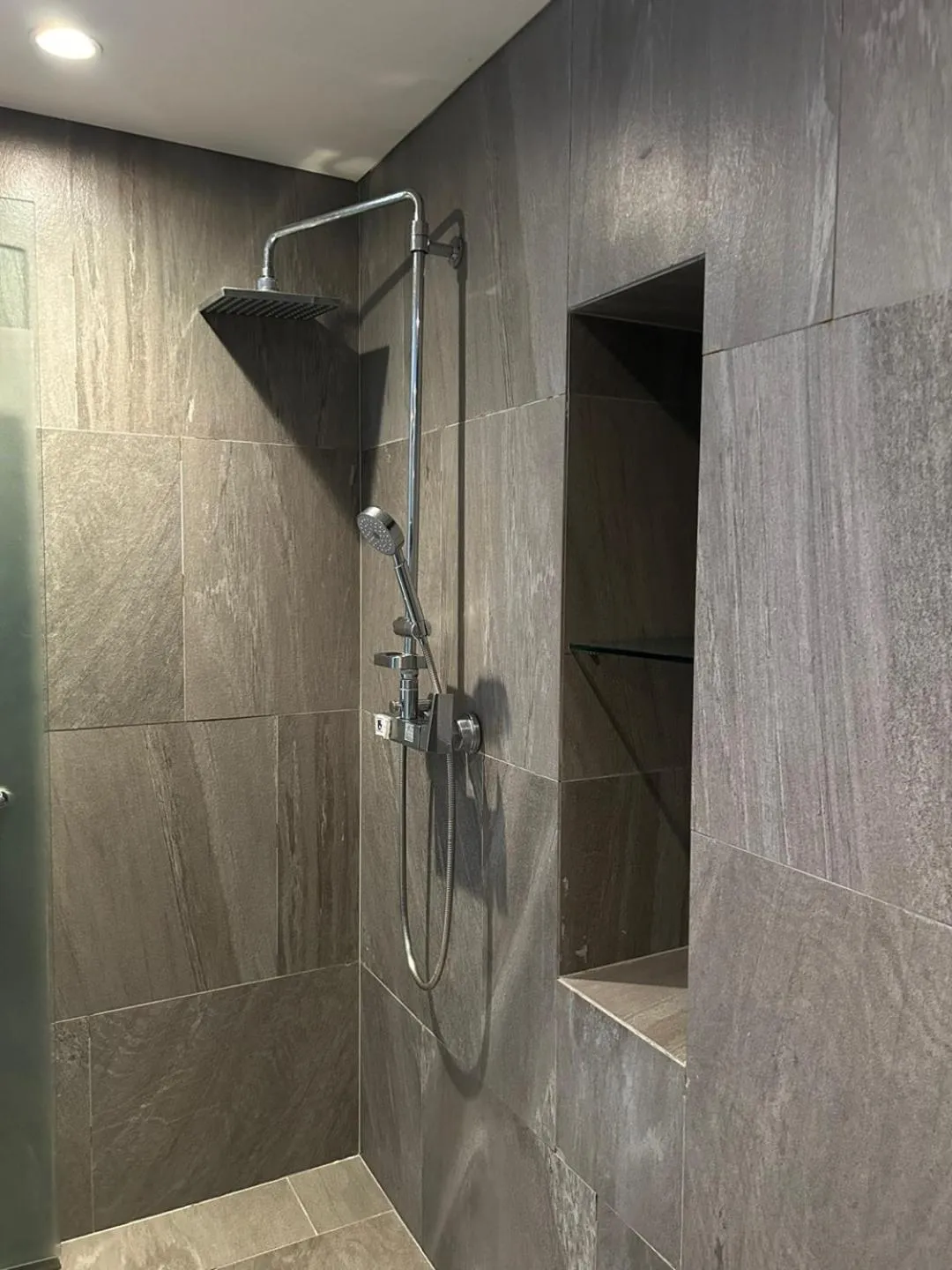 Shower in Sungsan Marina Hotel