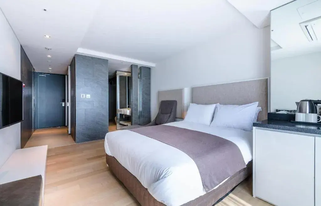 Bedroom, Bed in Sungsan Marina Hotel Bedroom, Bed in Sungsan Marina Hotel