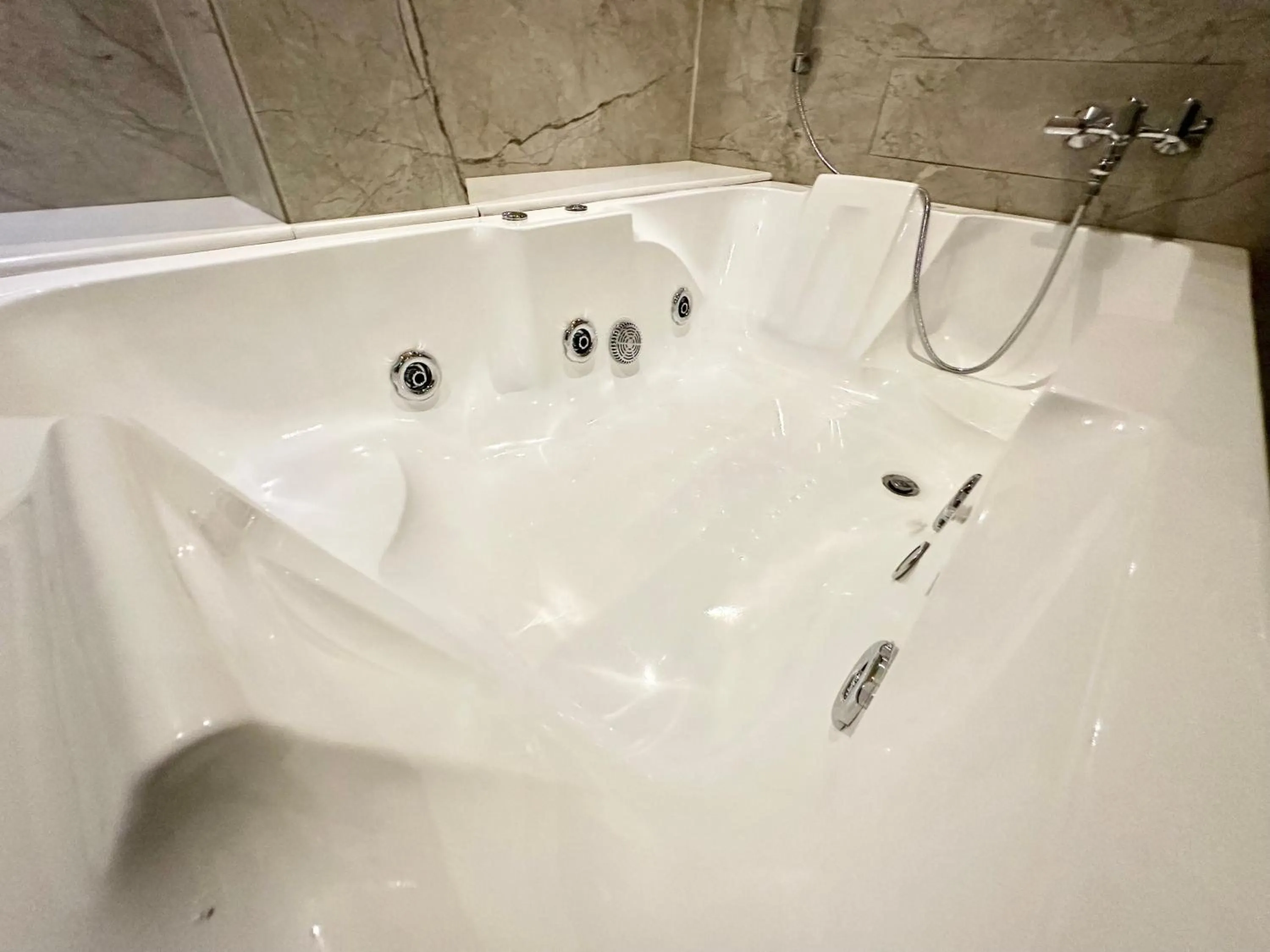 TAKHT- Executive Suites and Rooms